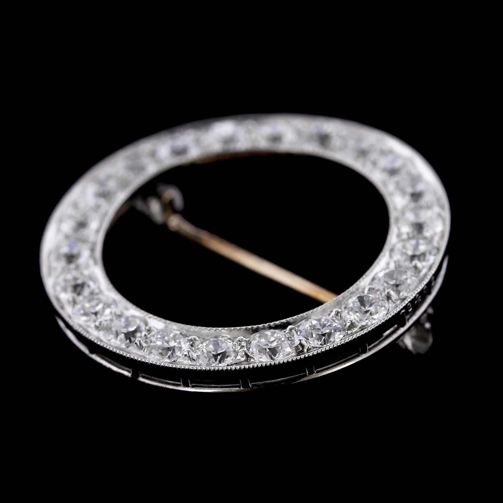 J.E. Caldwell Art Deco Platinum and Diamond Circle Pin (Art déco)