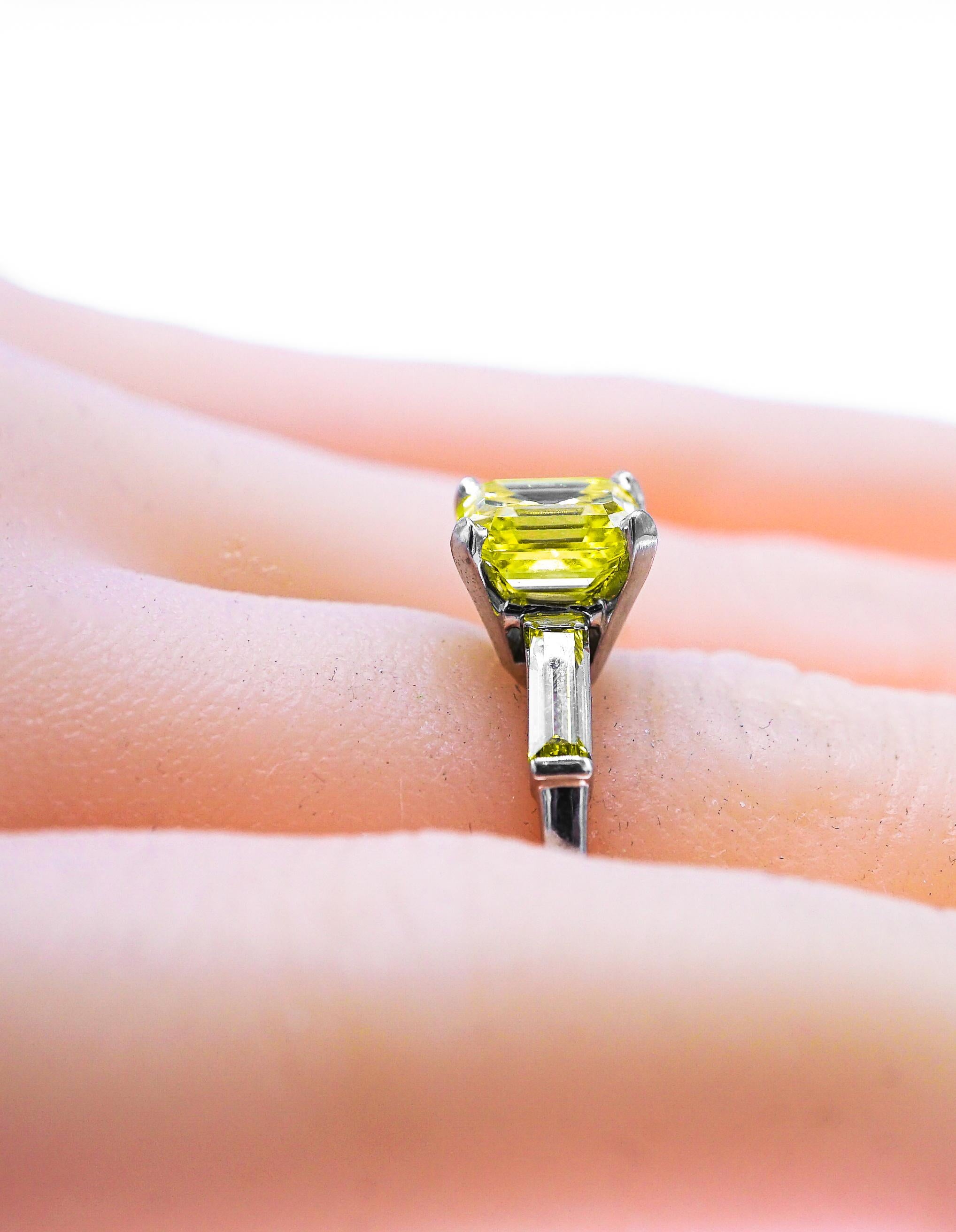 vivid yellow diamond ring