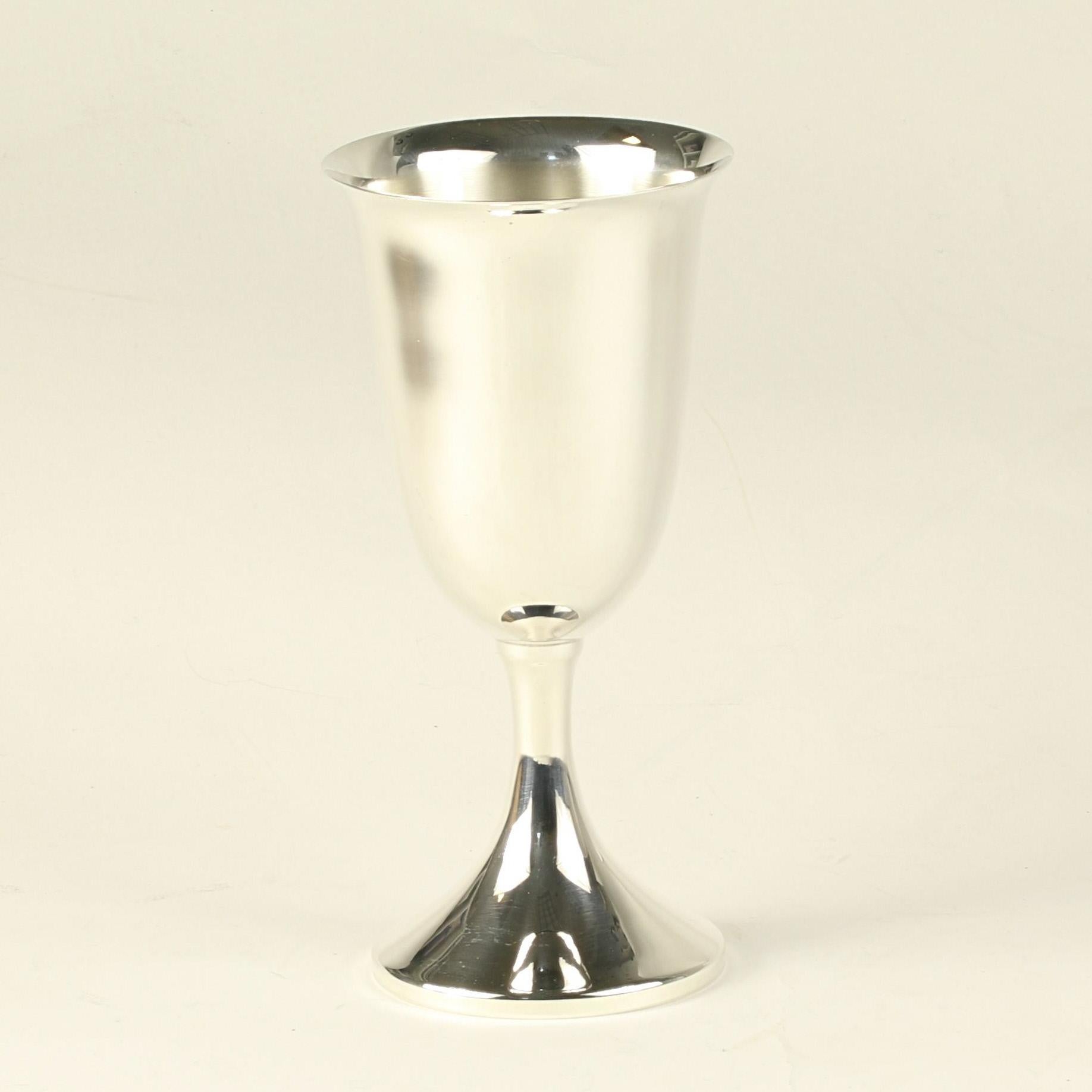 Item: Set of 12 Wine / Water Goblets
Brand: J.E. Caldwell
Monogram: No
Stamps: J.E. Caldwell, Sterling
Metal Content: Sterling Silver
Measurements: 6 11/16