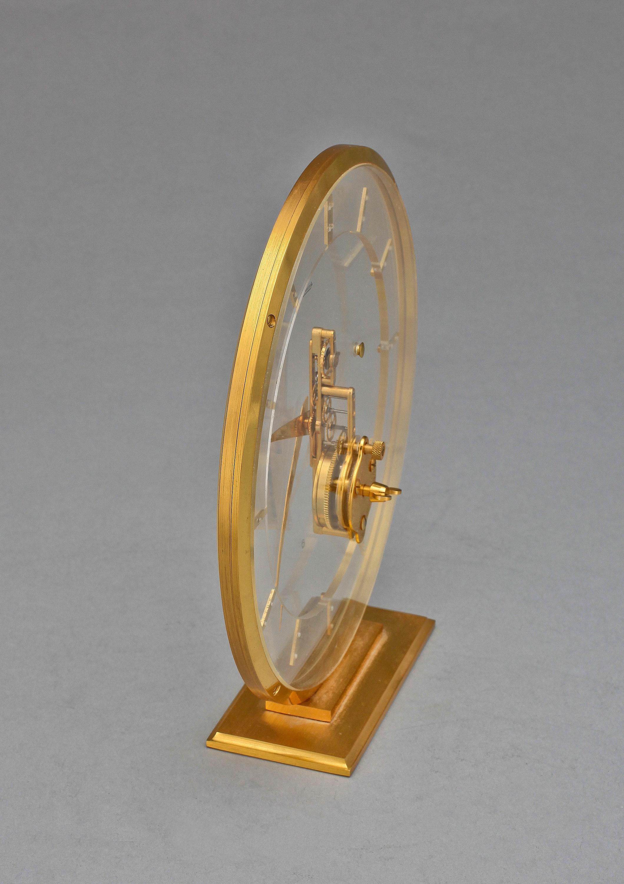 20ième siècle Horloge squelette rare en plexiglas et laiton de Jeager Lecoultre. Mouvement 8 jours. Marqué en vente