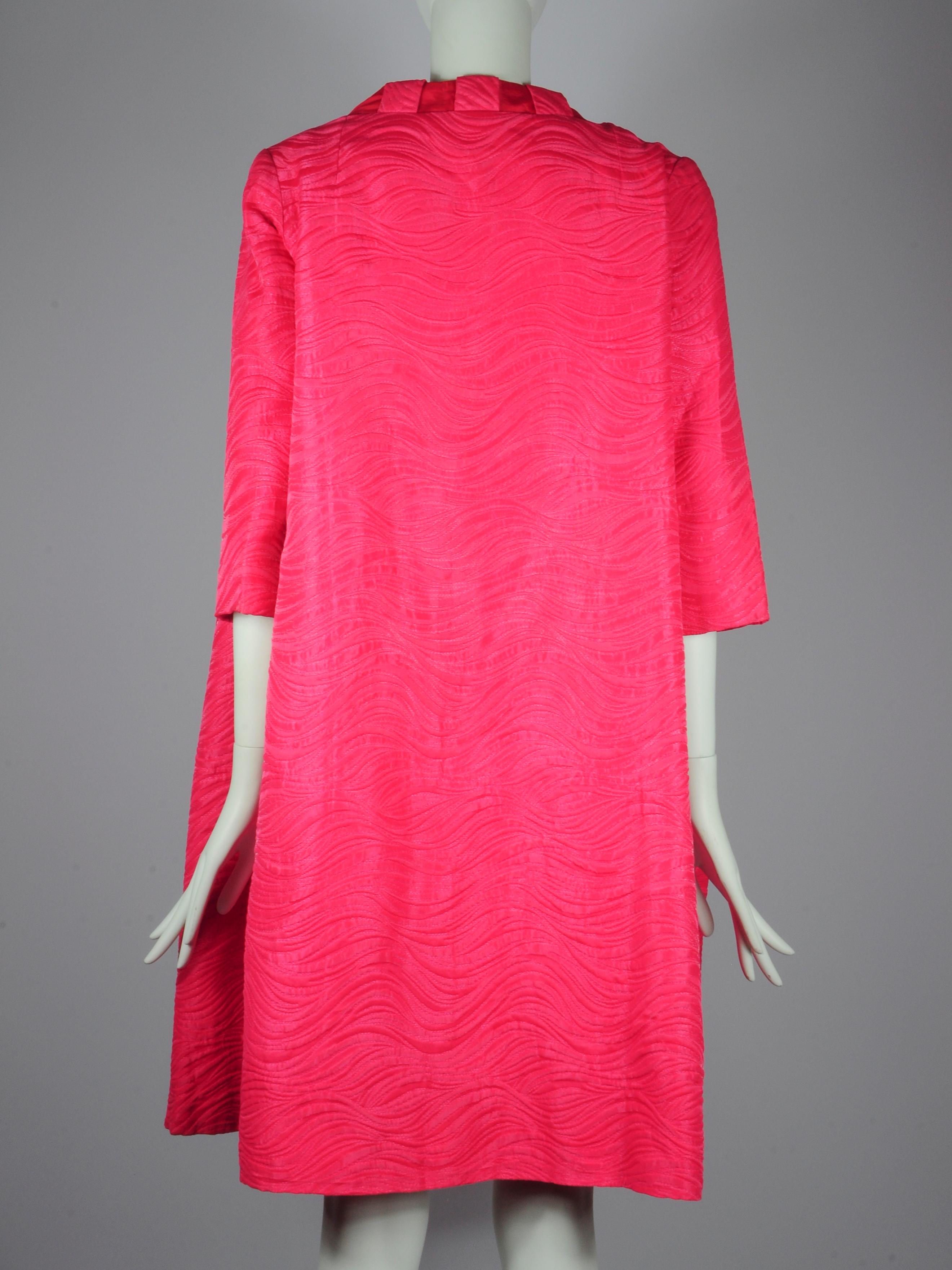 Jean Allen London - Ensemble robe et veste deux pièces en rose fuchsia avec nœud en vente 4