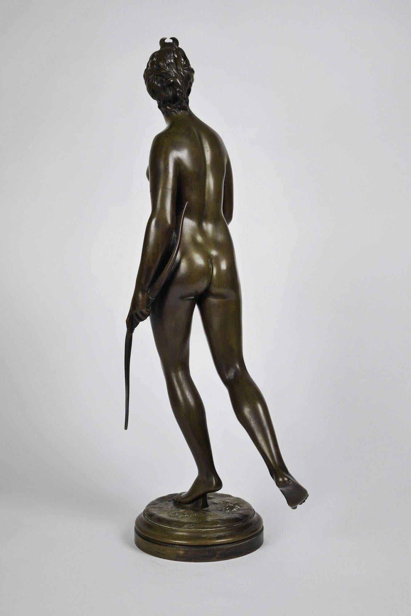 Diana cacciatrice, la dea della caccia Scultura in bronzo di donna in vendita 6