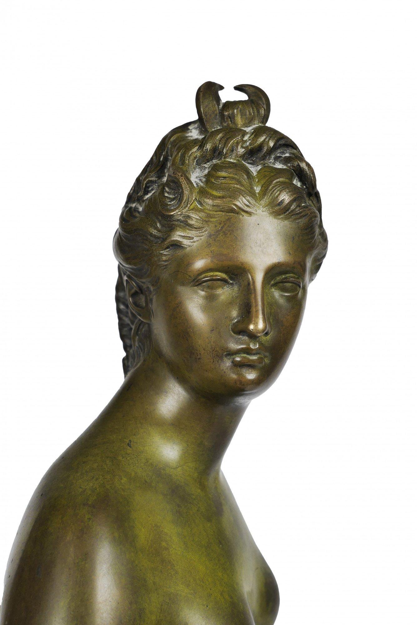 Diana cacciatrice, la dea della caccia Scultura in bronzo di donna in vendita 9
