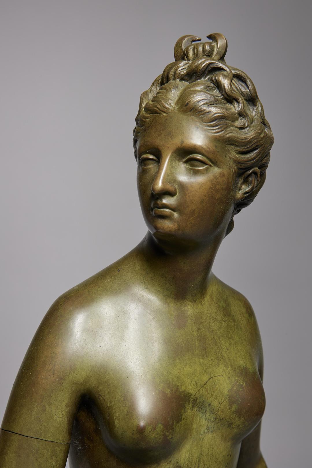 Diana cacciatrice, la dea della caccia Scultura in bronzo di donna - Sculpture di Jean-Antoine Houdon