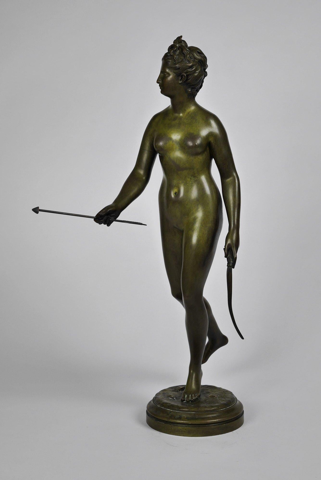 Diana cacciatrice, la dea della caccia Scultura in bronzo di donna in vendita 3