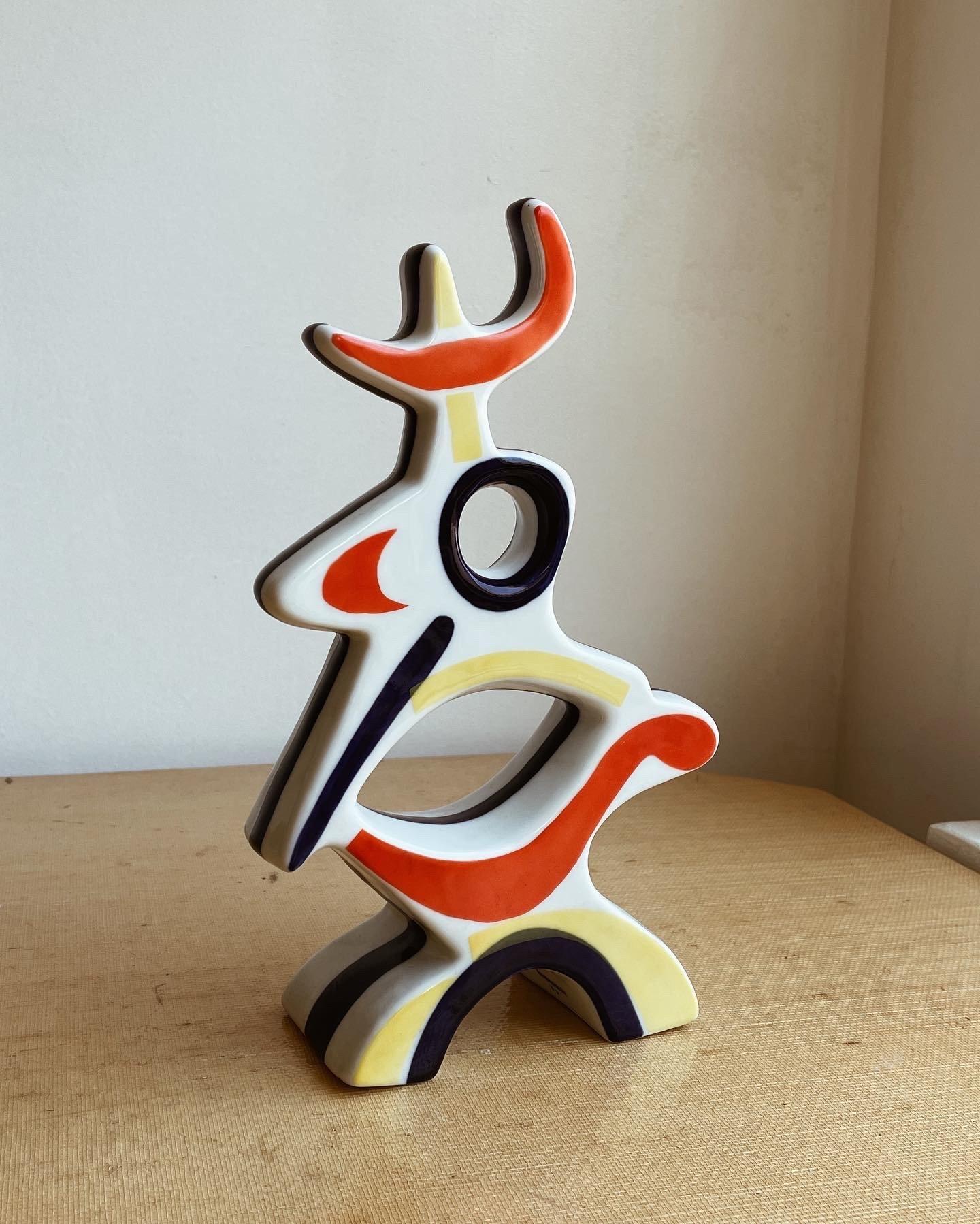 Tribute to Jean Arp. This decorative piece has been painted by hand on glazed porcelain with an intense red color.

Jean Arp Sargadelos Porcelain Vase. last quarter 20th Century signed in glaze LEMBRANO A JEAN ARP/SARGADELOS.