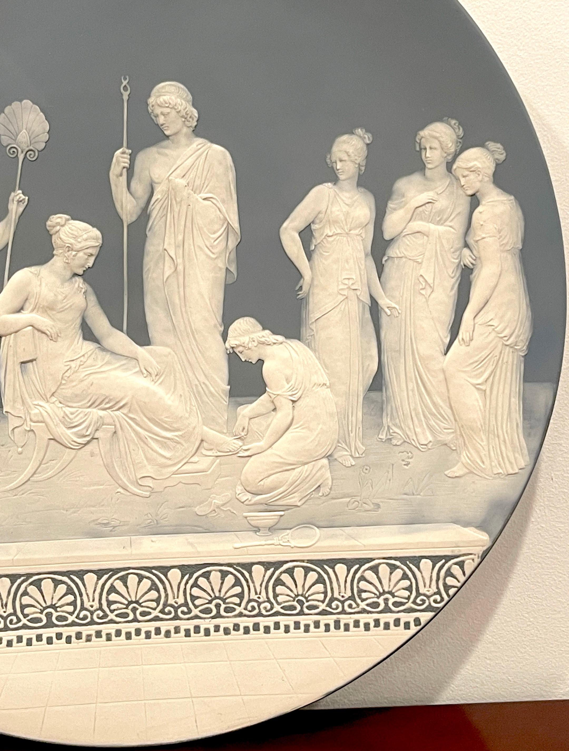 Céramique Chargeur de scène de cour néoclassique de Jean Baptist Stahl Pate-sur-pate / Phanolith en vente