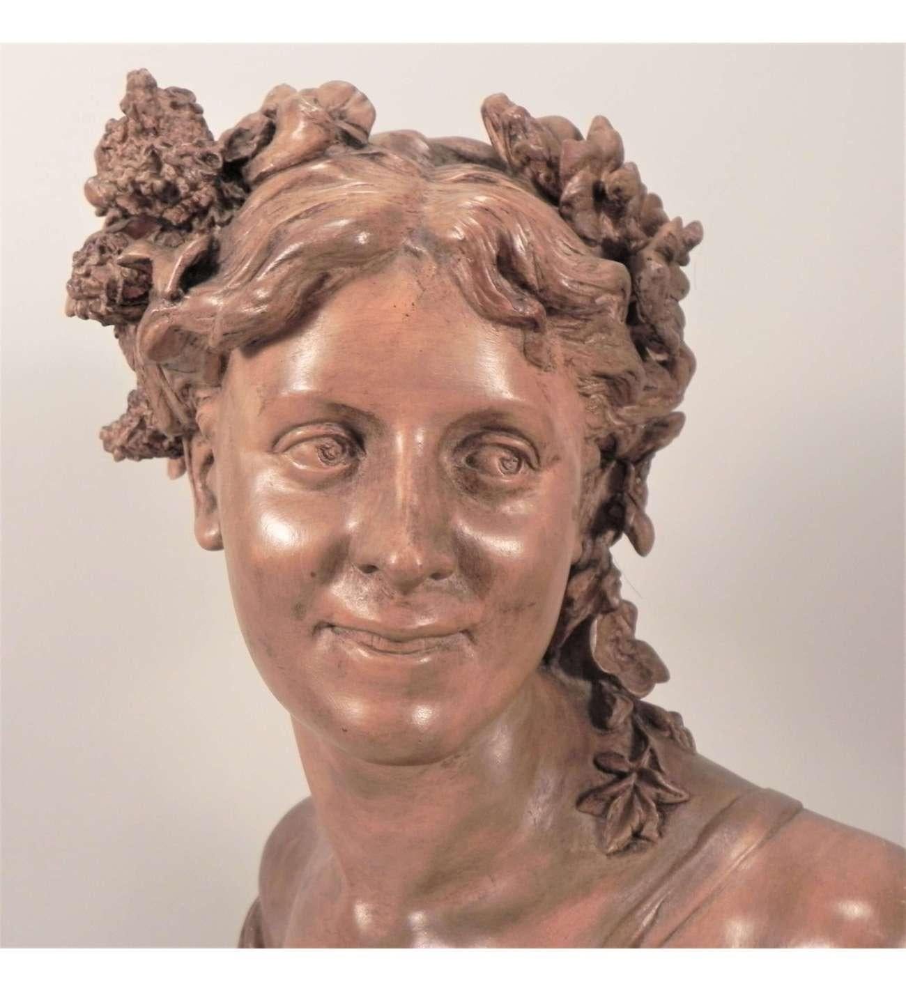 Creada por Carpeaux, Francine es un busto de terracota. Se trata de un encargo privado que Carpeaux aceptó de ciudadanos ricos. Este busto lleva el número 1079 y es un molde de toda la vida. No lleva los sellos del taller Carpeaux, ya que se trataba