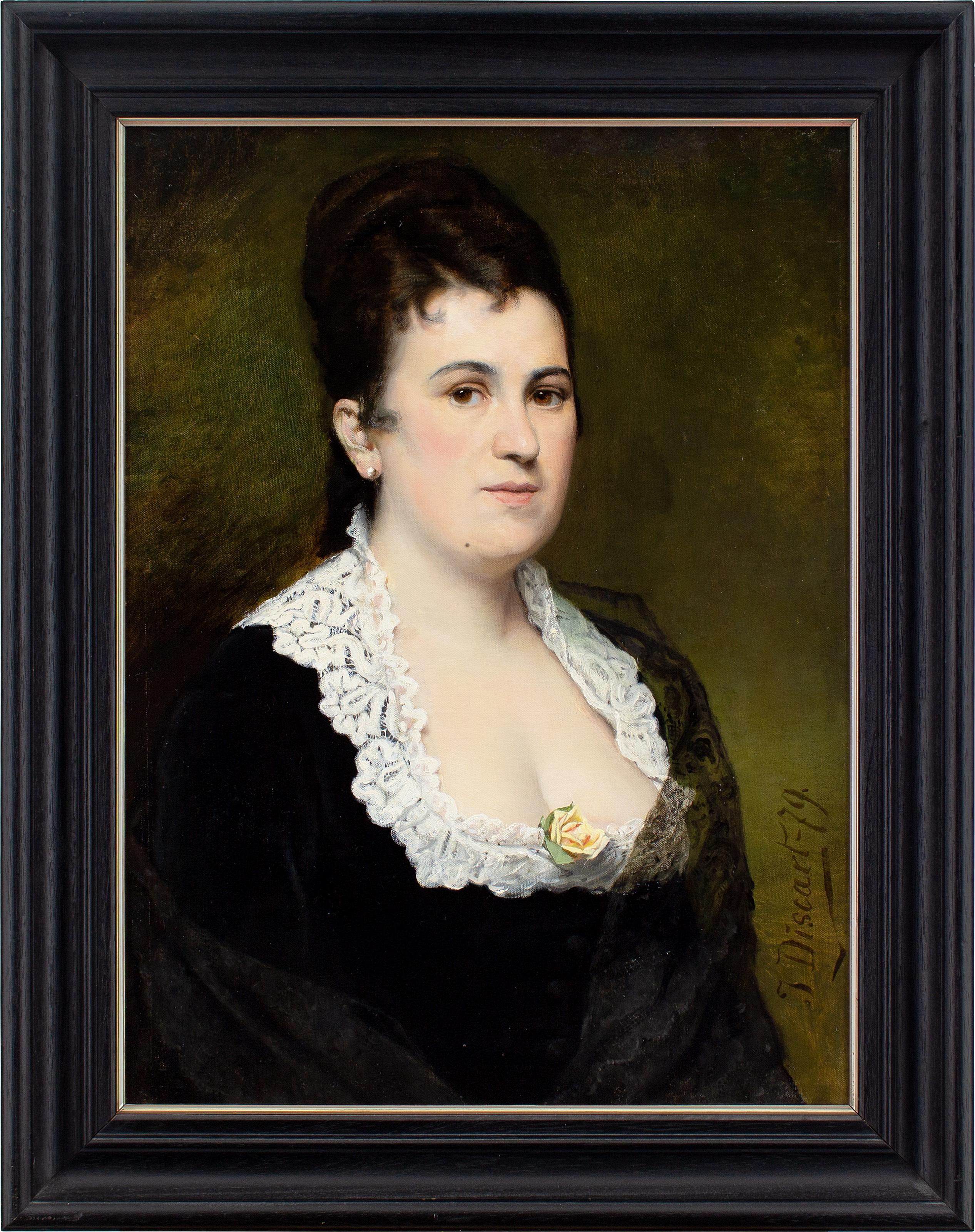 Ce beau portrait de la fin du XIXe siècle, réalisé par le célèbre artiste italien Jean Baptiste Discart (1856-1944), représente une dame portant une robe noire agrémentée d
un col en dentelle, ainsi qu
une simple rose jaune. Il est catalogué (#3)