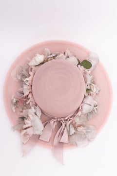 Chapeau de Jean Barthet orné de fleurs