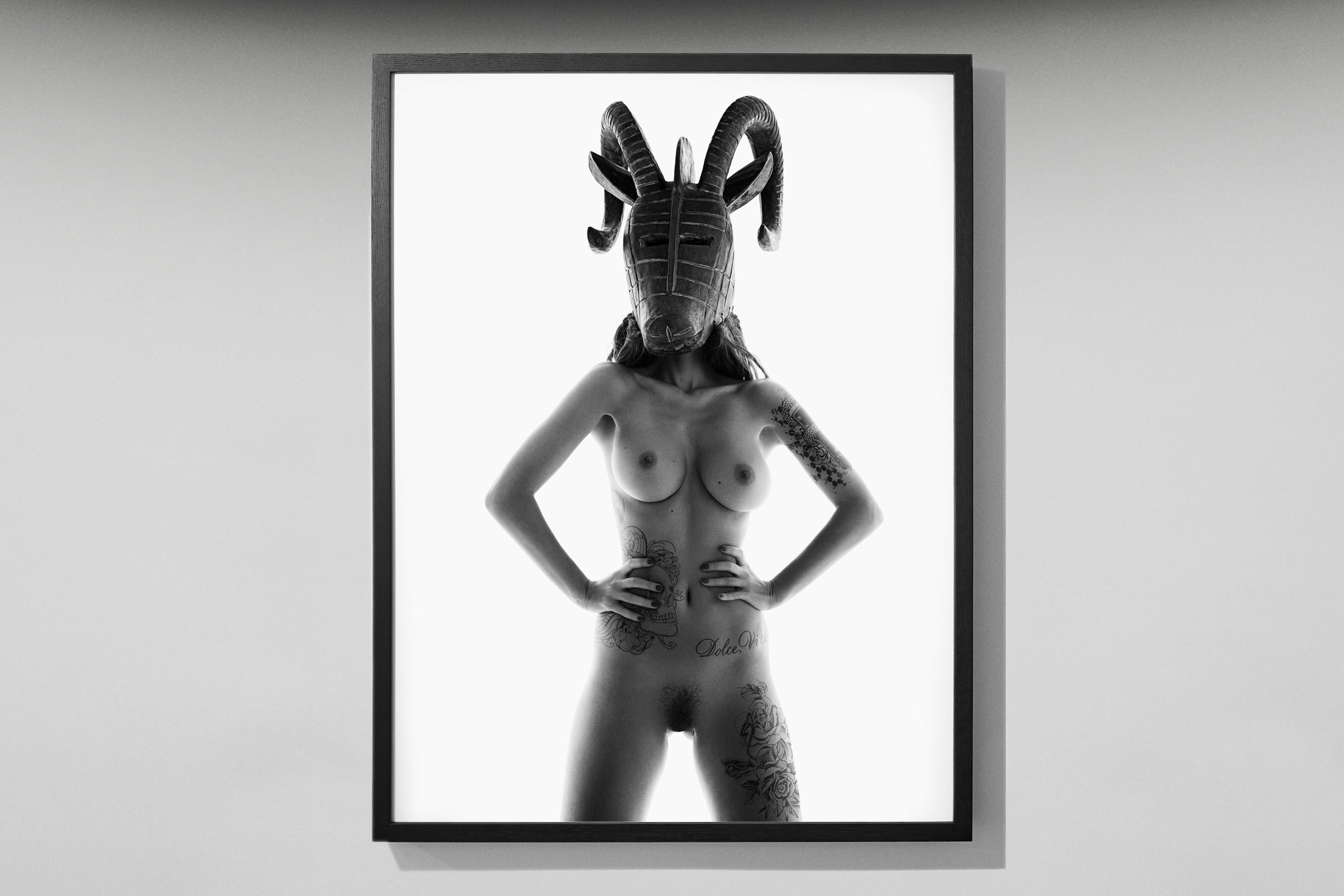 Ciwara – Belier (Schwarz), Nude Photograph, von Jean-Bernard Thiele