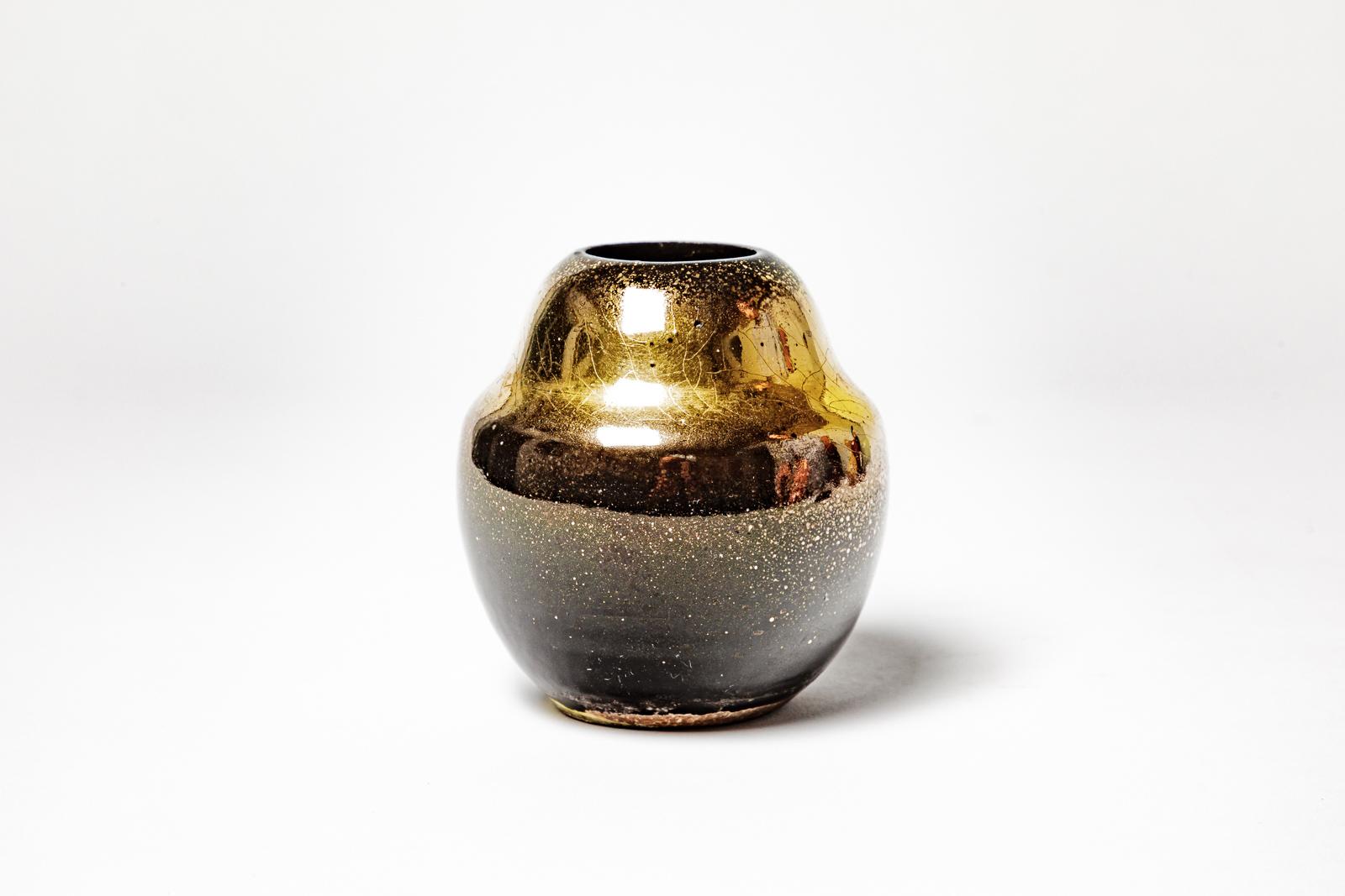 Jean Besnard

Vase en céramique Art déco du 20e siècle

Réalisé vers 1930

Couleurs des émaux céramiques noir et or brillant

Signé JB

Hauteur 10 cm
Grand 8 cm