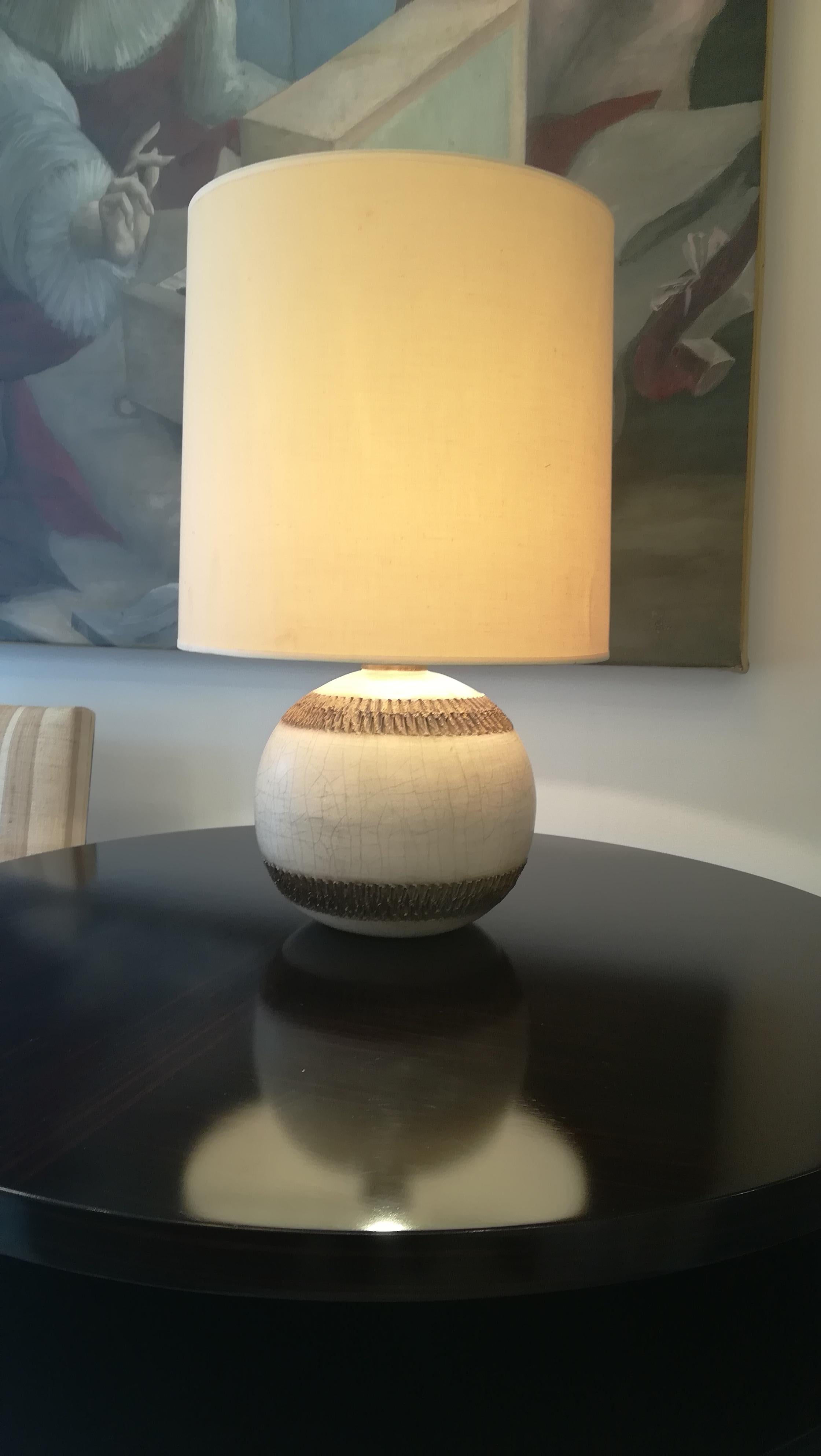 Jean Besnard ceramic table lamp circa 1930, signed
Dimension without lampshade: 25cm.