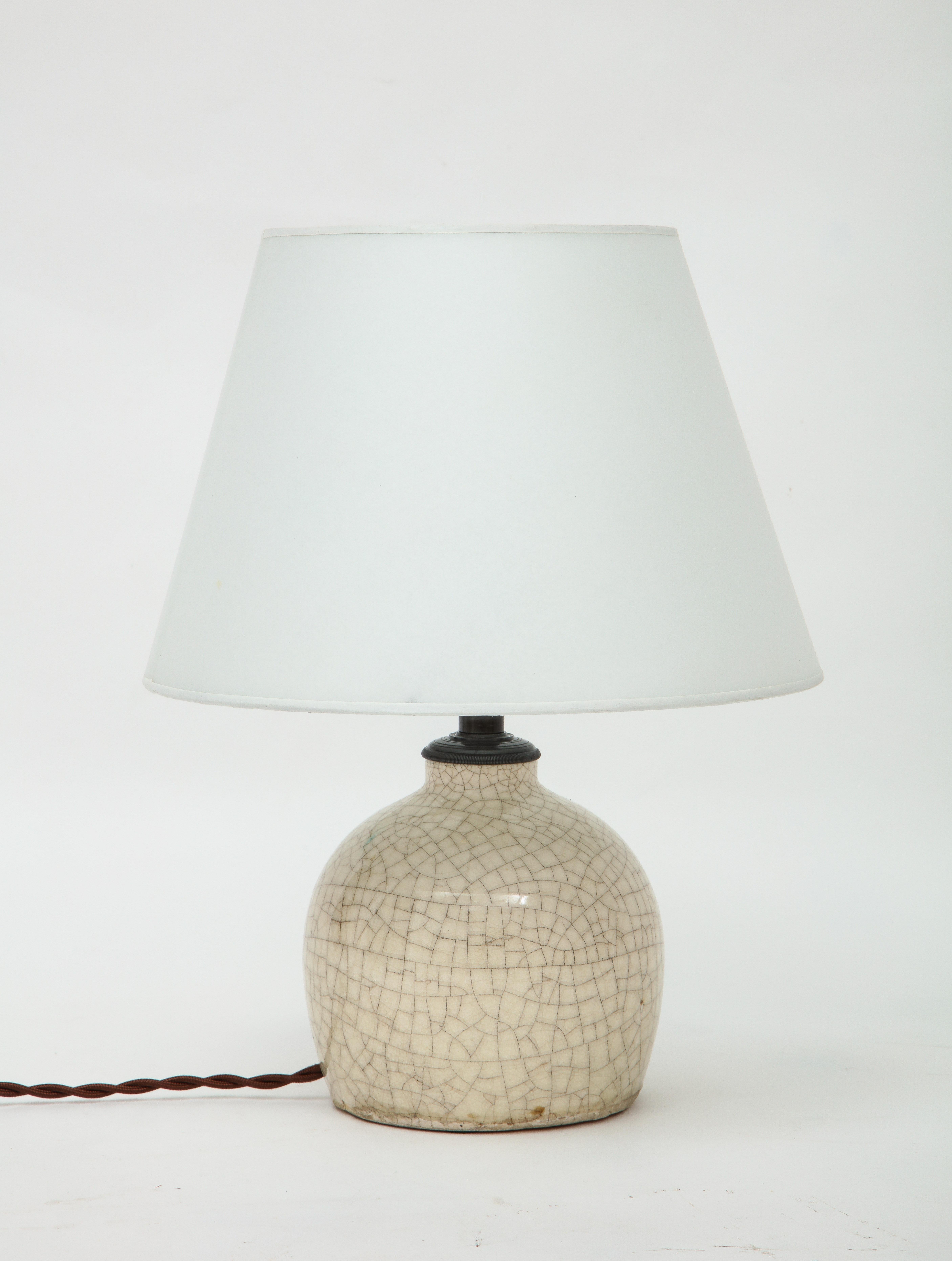 Vernissé Lampe en céramique craquelée Jean Besnard:: abat-jour en parchemin:: France:: c. 1926:: Signé