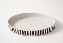 Jean Besnard Niedrige Schale aus weißer Keramik, Frankreich, 1934, signiert: 'JB'.