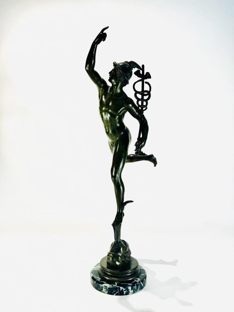Incroyable sculpture représentant Hermès en bronze italien d'après Jean Bologne avec socle en marbre.