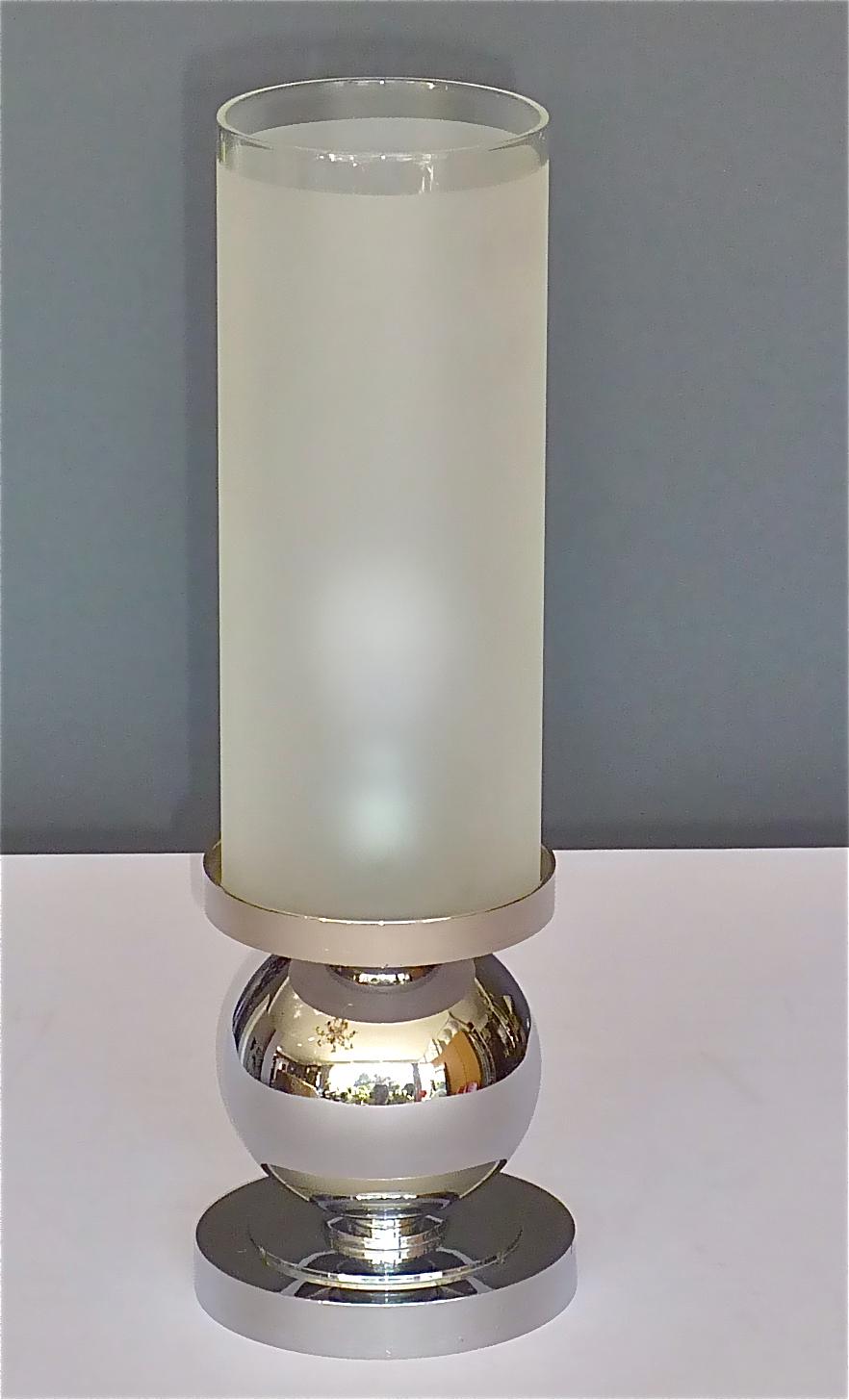 Lampe de bureau moderniste Jean Boris Lacroix chromée avec tube en verre Perzel Desny, années 1930 Bon état - En vente à Nierstein am Rhein, DE