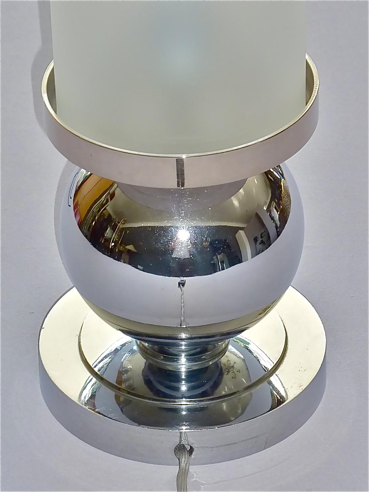 Milieu du XXe siècle Lampe de bureau moderniste Jean Boris Lacroix chromée avec tube en verre Perzel Desny, années 1930 en vente