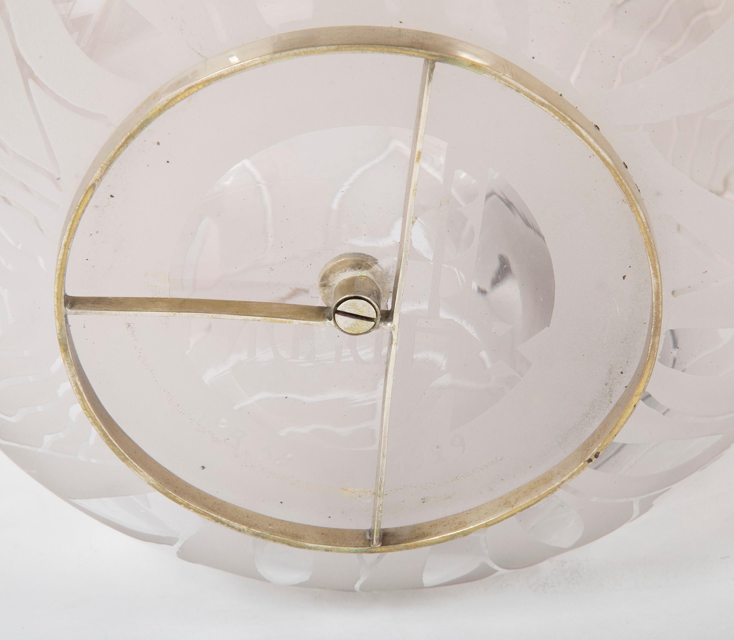 Lampe aus geätztem Glas in runder Form von Boris Lacroix im Angebot 2