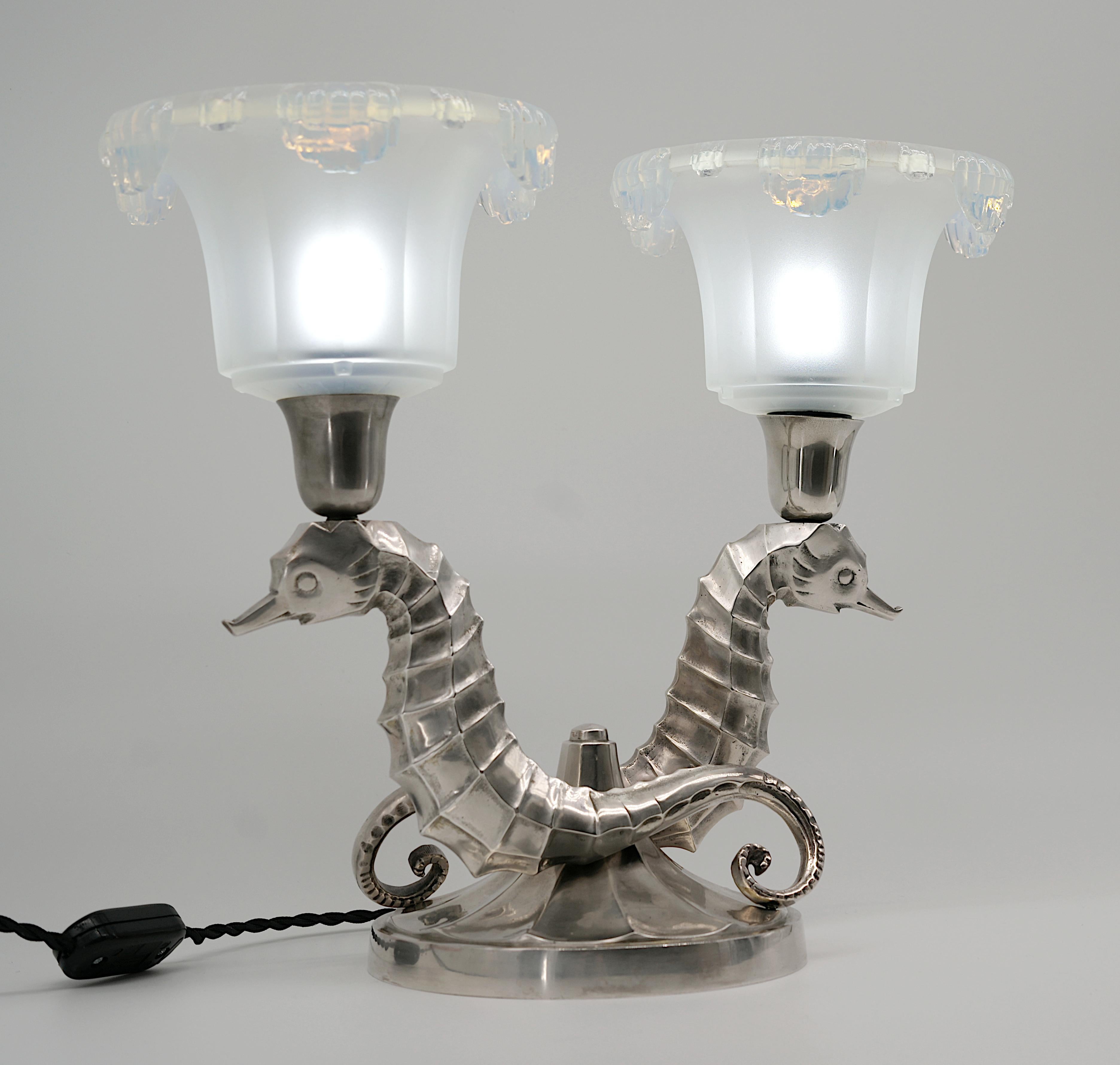 Paire de lampes de table Art Déco françaises en forme de cheval de mer, Jean Boris Lacroix, années 1930 en vente 2