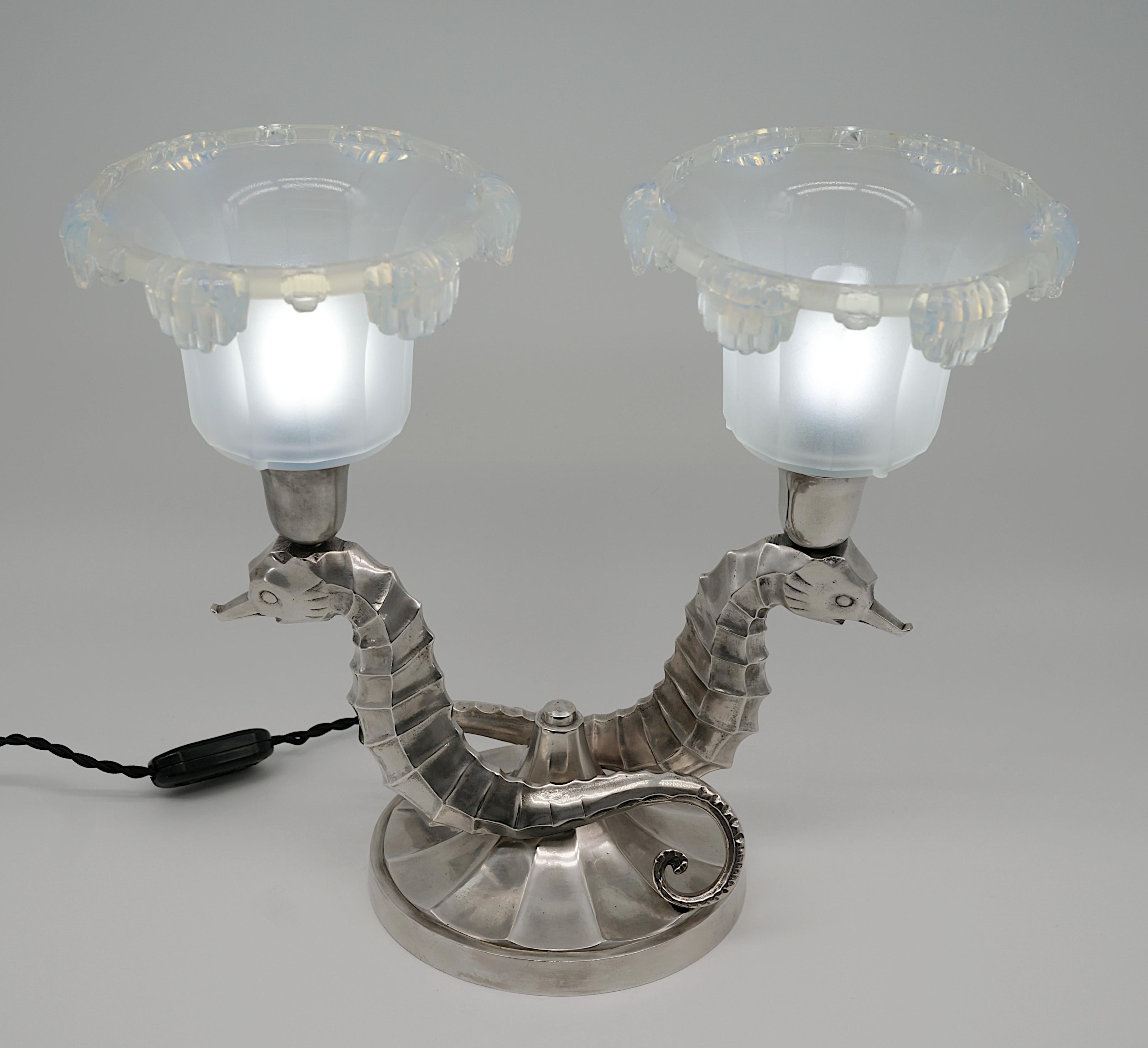 Paire de lampes de table Art Déco françaises en forme de cheval de mer, Jean Boris Lacroix, années 1930 en vente 1