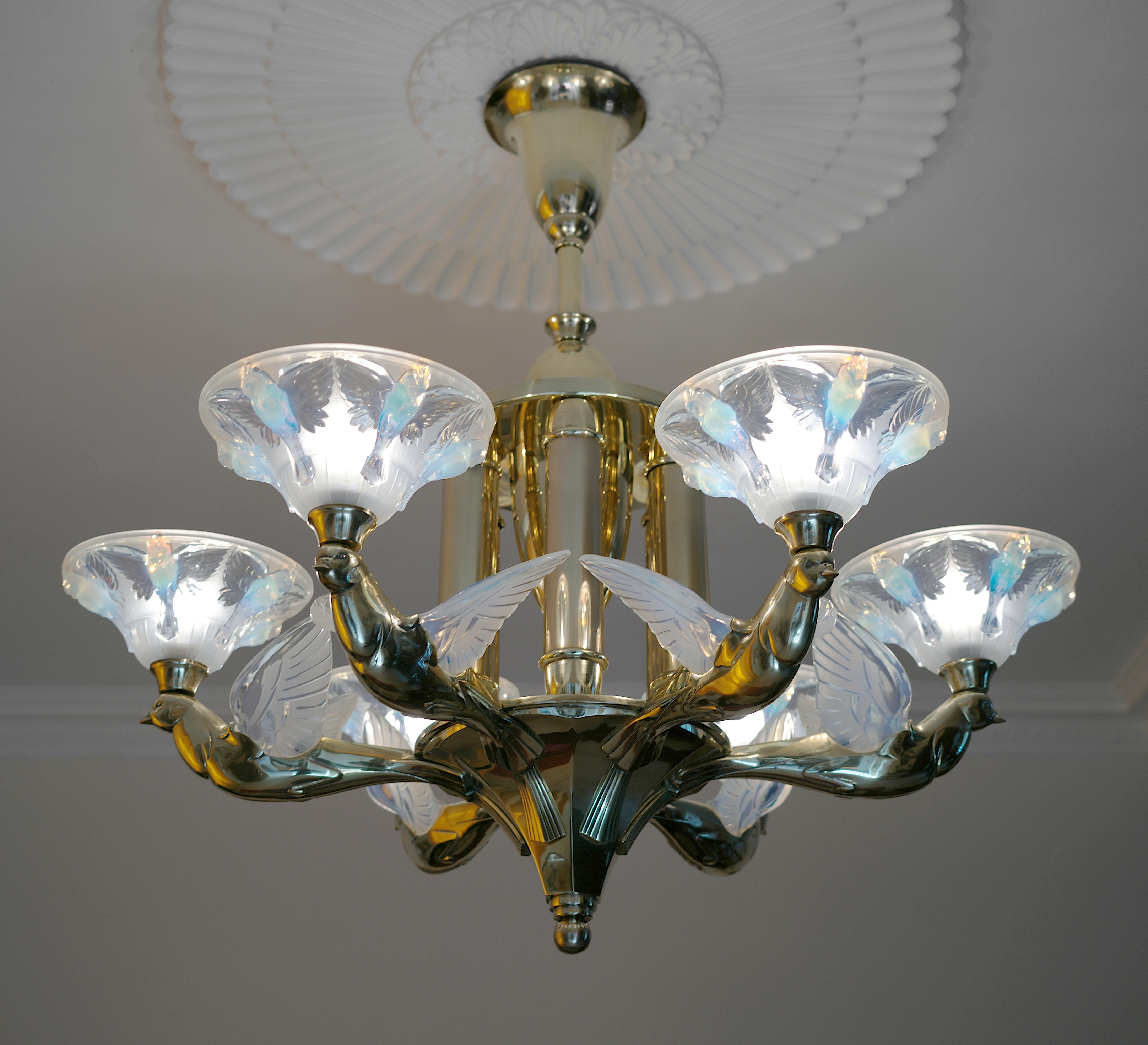 Grande lampadario a forma di uccello Art Déco francese di Jean Boris Lacroix, 1920 in vendita 5