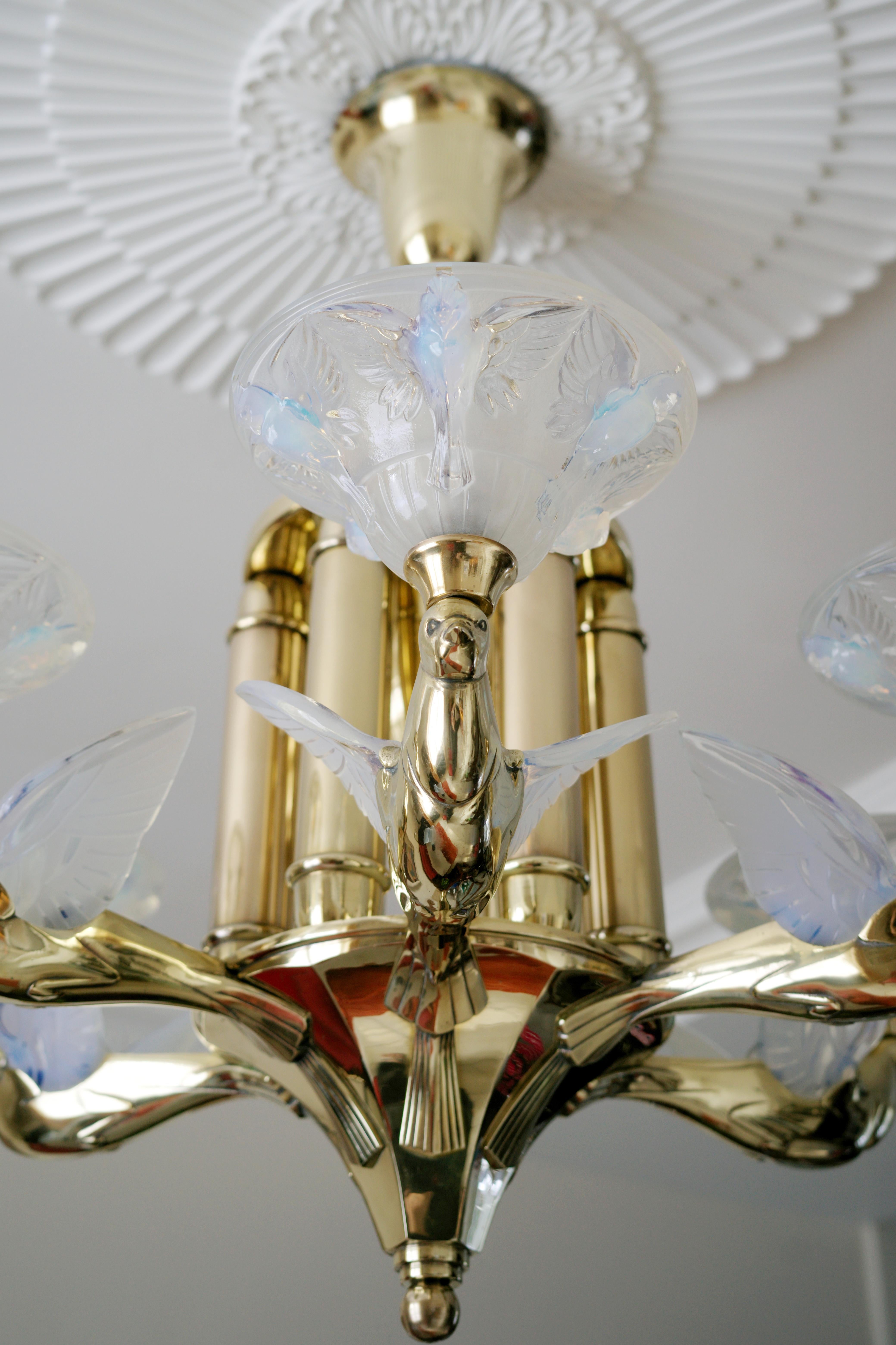 Grande lampadario a forma di uccello Art Déco francese di Jean Boris Lacroix, 1920 in vendita 6