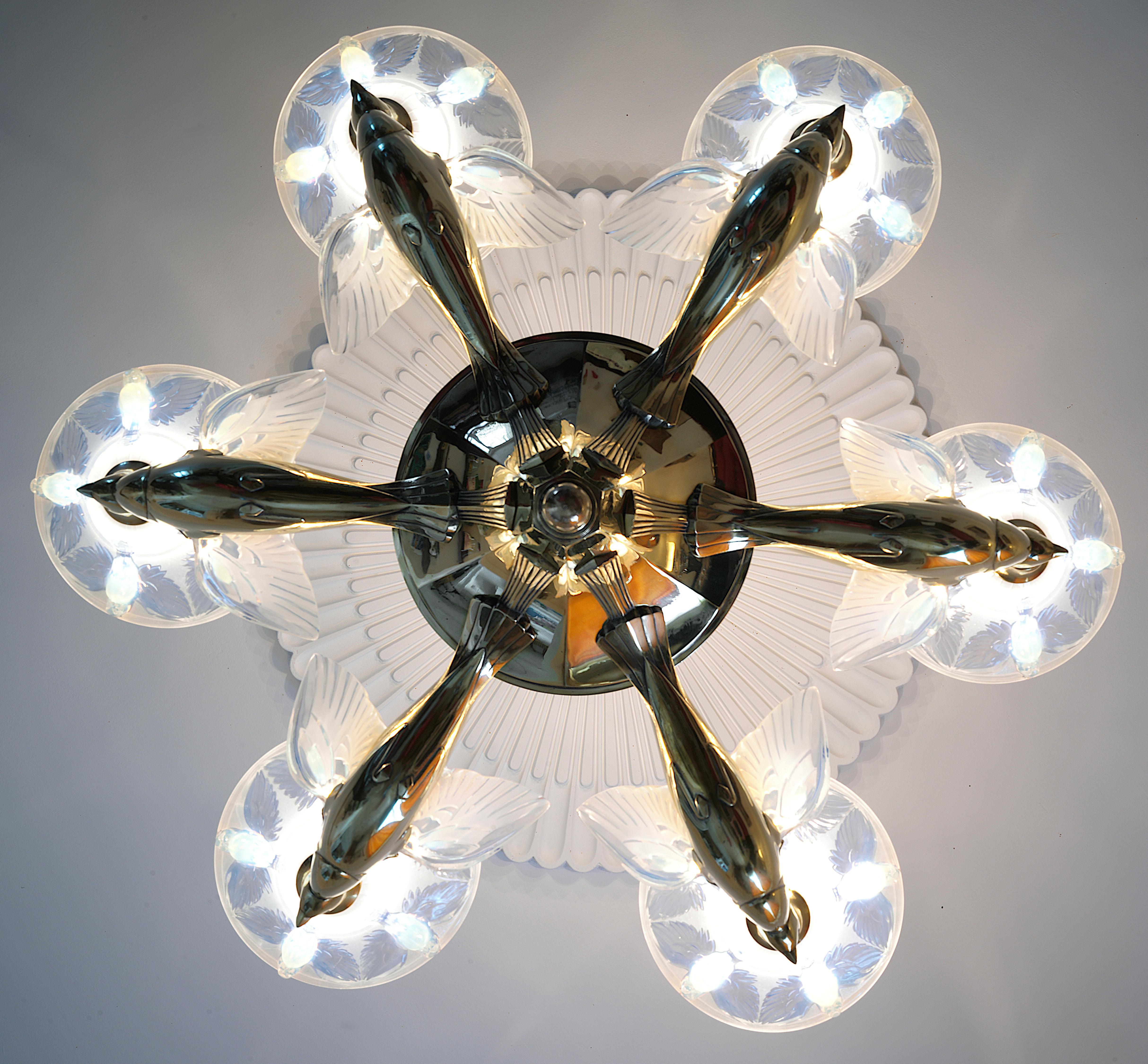 Francese Grande lampadario a forma di uccello Art Déco francese di Jean Boris Lacroix, 1920 in vendita