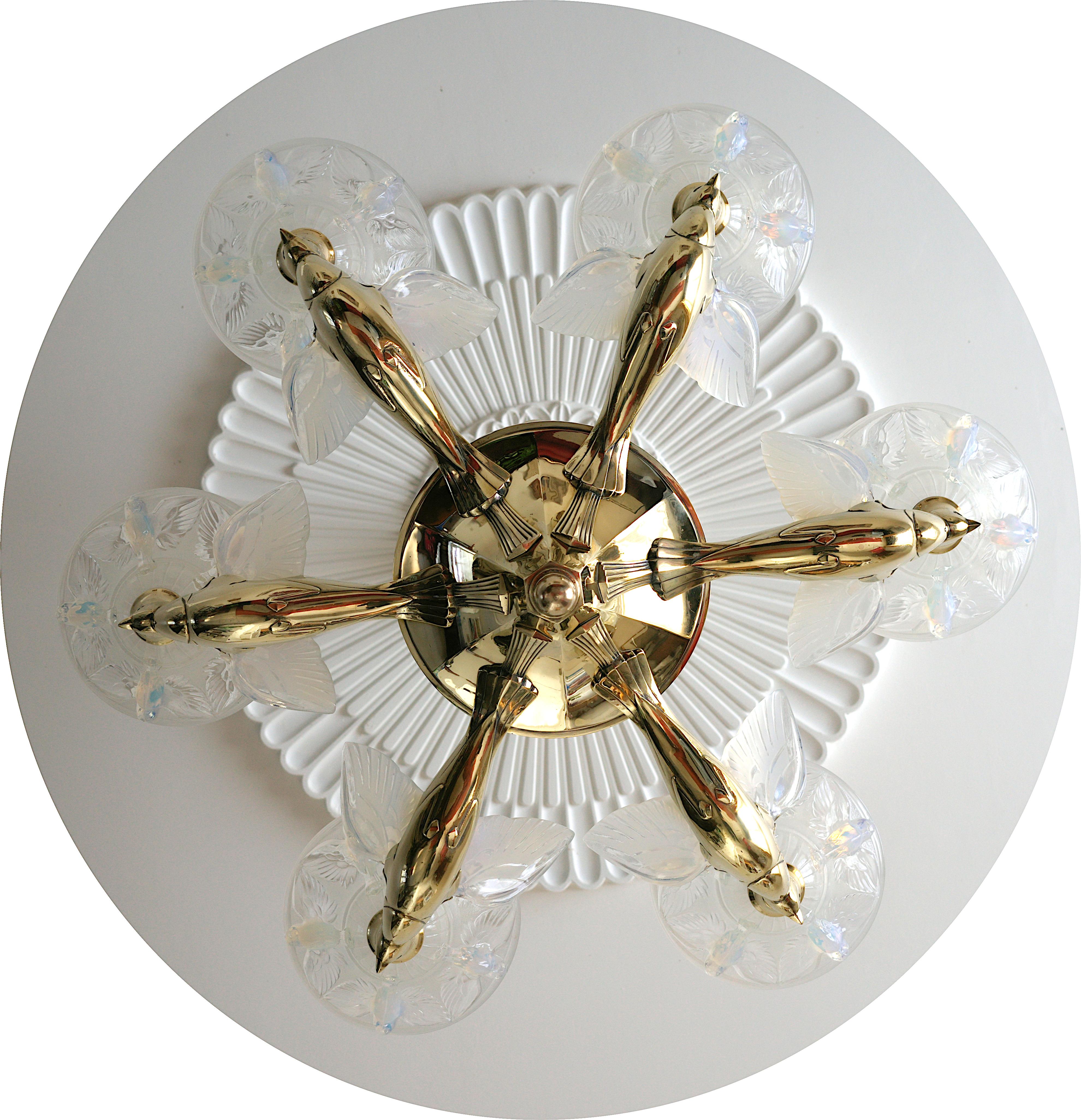 Grande lampadario a forma di uccello Art Déco francese di Jean Boris Lacroix, 1920 In condizioni buone in vendita a Saint-Amans-des-Cots, FR