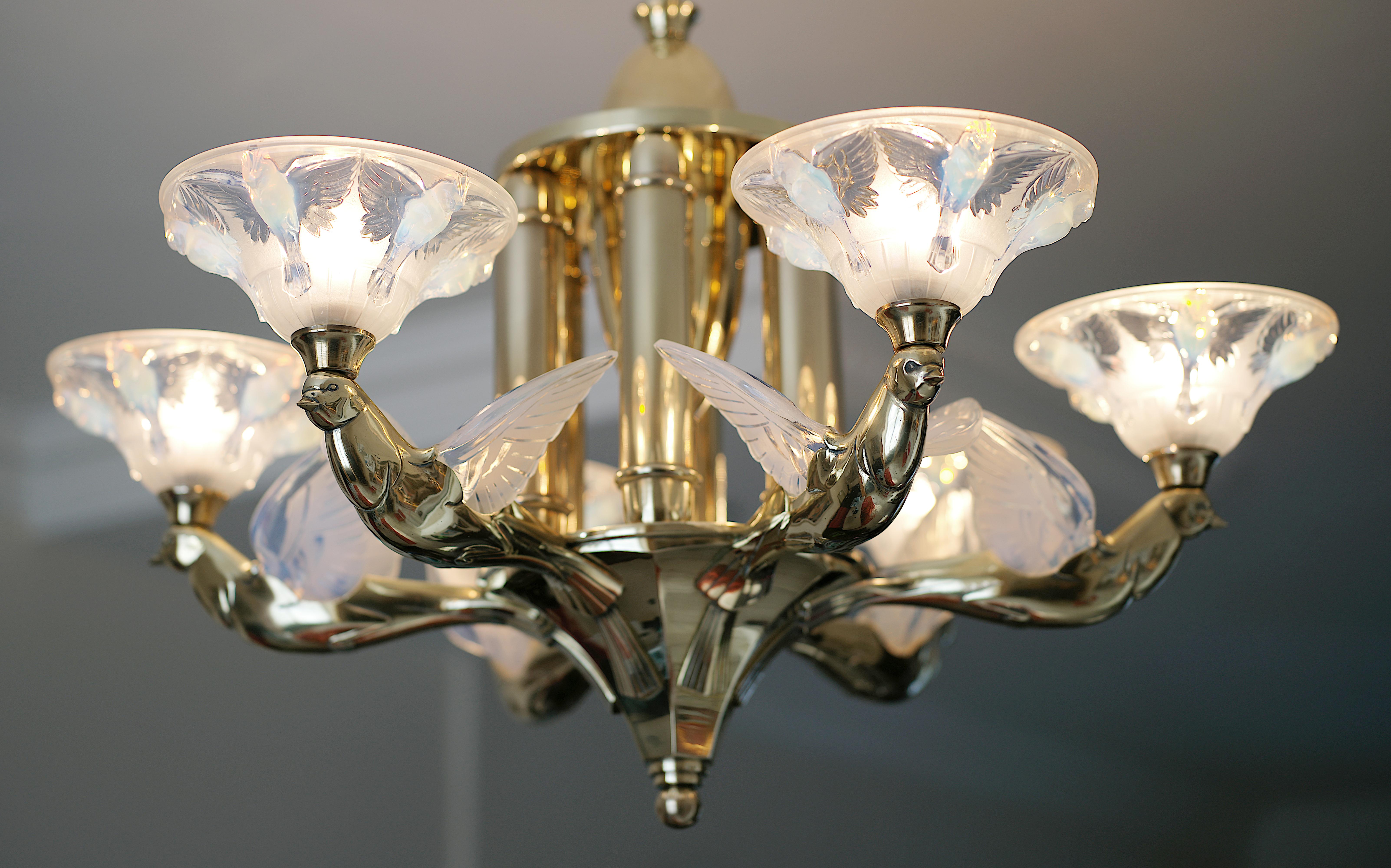 Bronzo Grande lampadario a forma di uccello Art Déco francese di Jean Boris Lacroix, 1920 in vendita