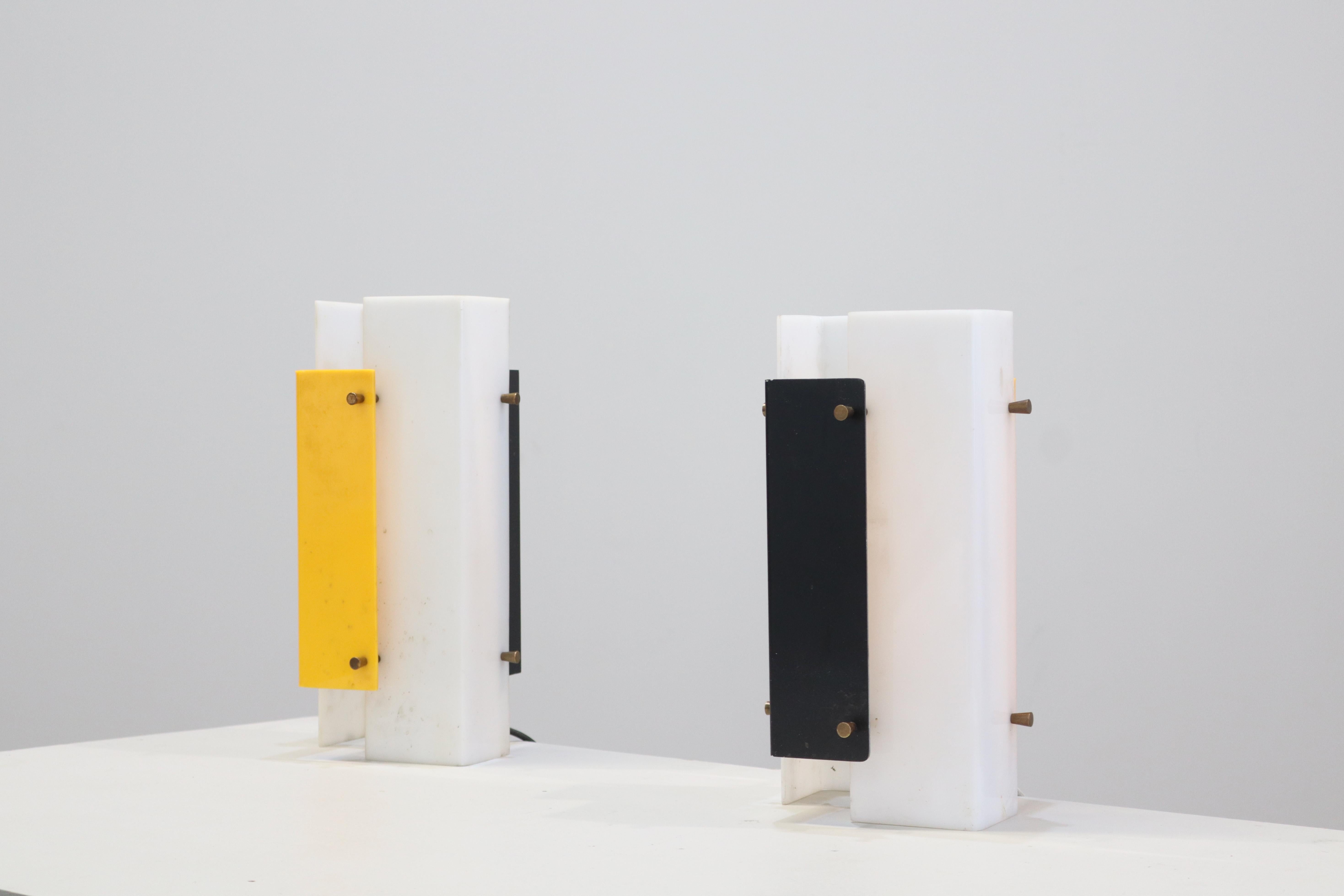 Jean Boris Lacroix Pareja de lámparas de mesa Modelo 316, diseñadas en 1958, para Luminalite Acrílico en venta