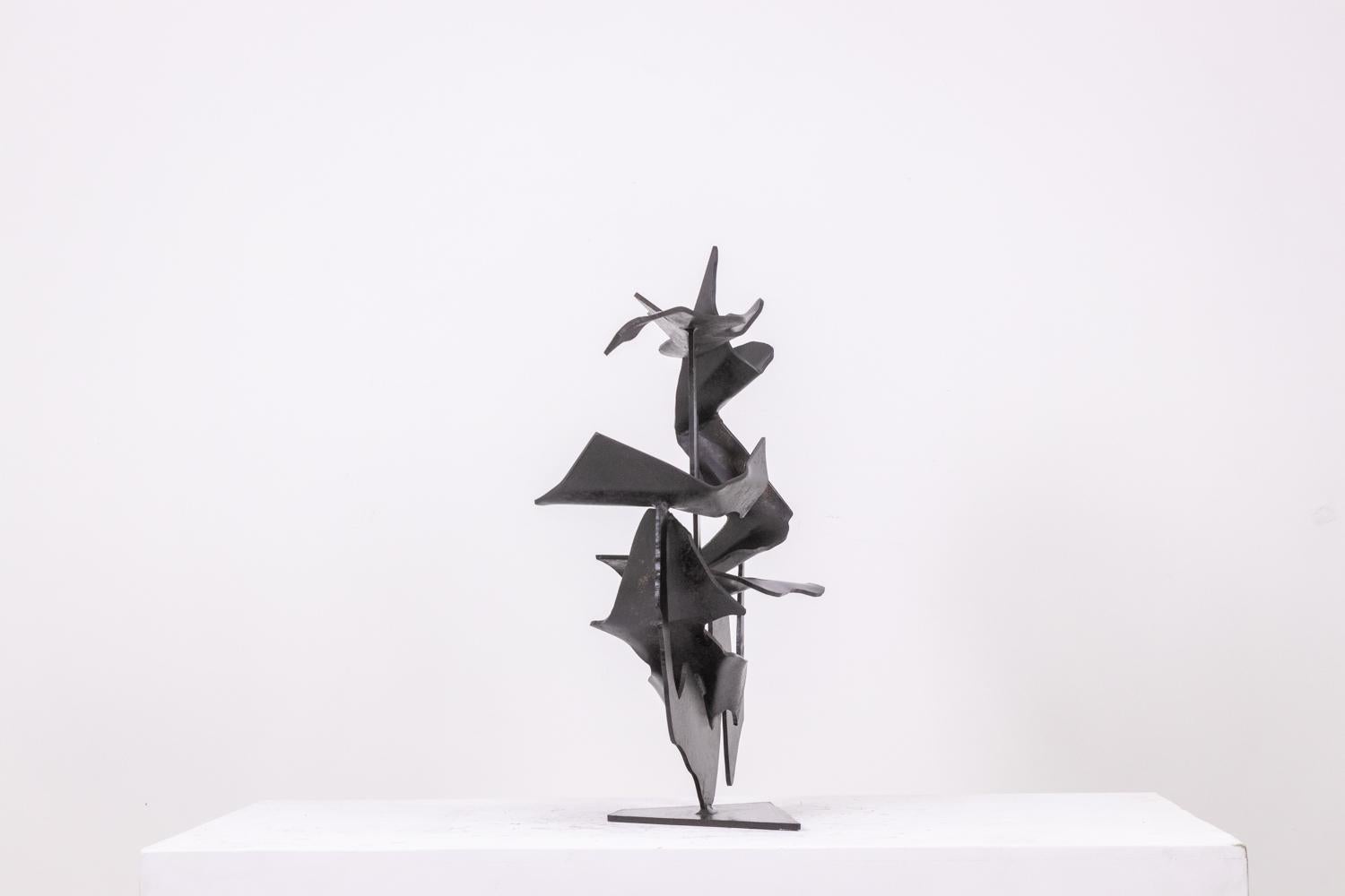 Jean Campa. Escultura abstracta de metal. 1980s. en Excelente estado para la venta en Saint-Ouen, FR