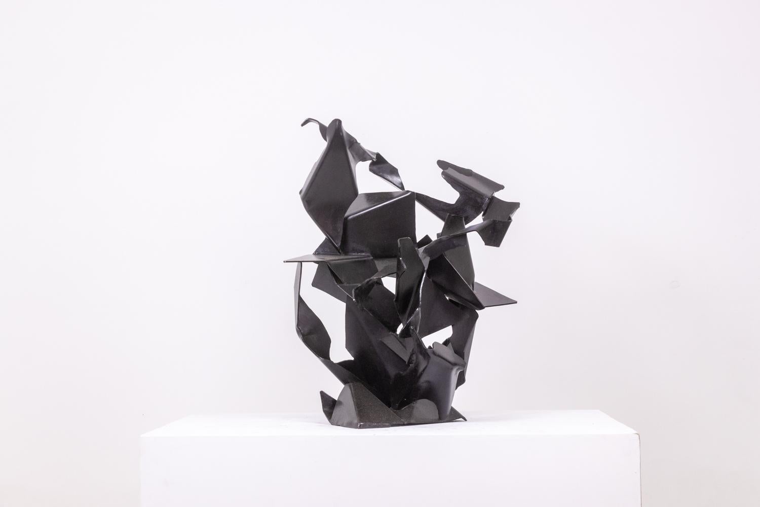 Jean Campa, a cura di.

Scultura astratta o geometrica in ferro patinato.

Opera francese realizzata negli anni '1980.

Dimensioni: H. H. x L. 70 x P. 40 cm

Riferimento: LS62191309U