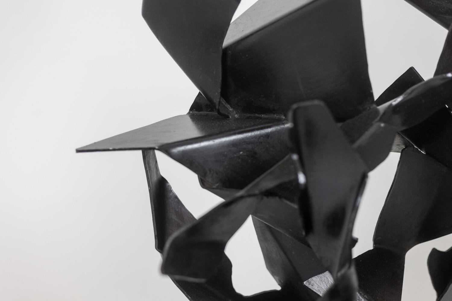Jean Campa. Scultura astratta in ferro patinato. 1980s. in vendita 2