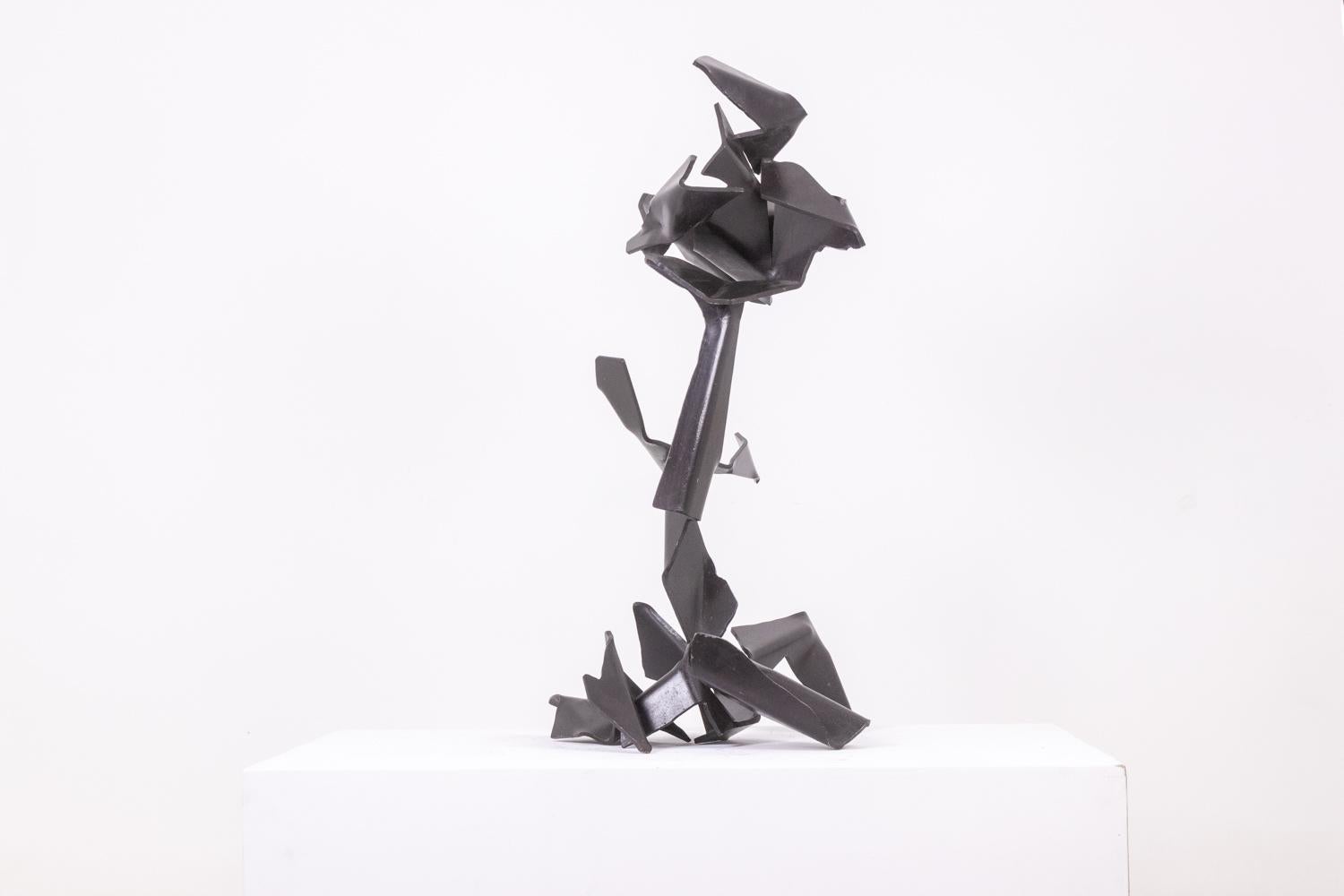 Jean Campa.

Geometrische Skulptur aus poliertem Metall.

Französisches Werk aus den 1980er Jahren.

Abmessungen: H 103 x B  54 x T 54 cm

Referenz: LS62141309P