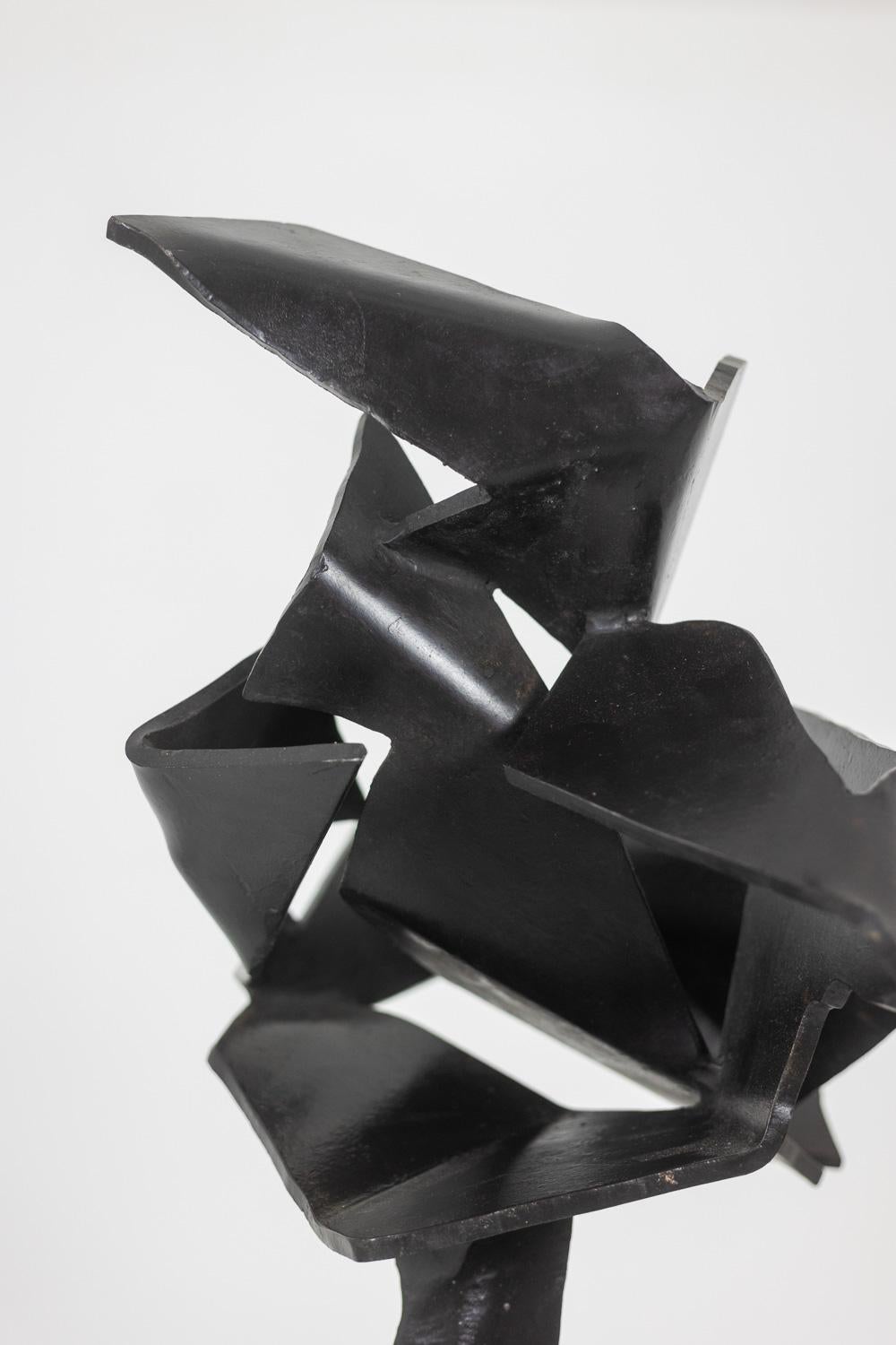 Jean Campa. Geometrische Skulptur aus poliertem Metall. 1980er Jahre. im Angebot 1