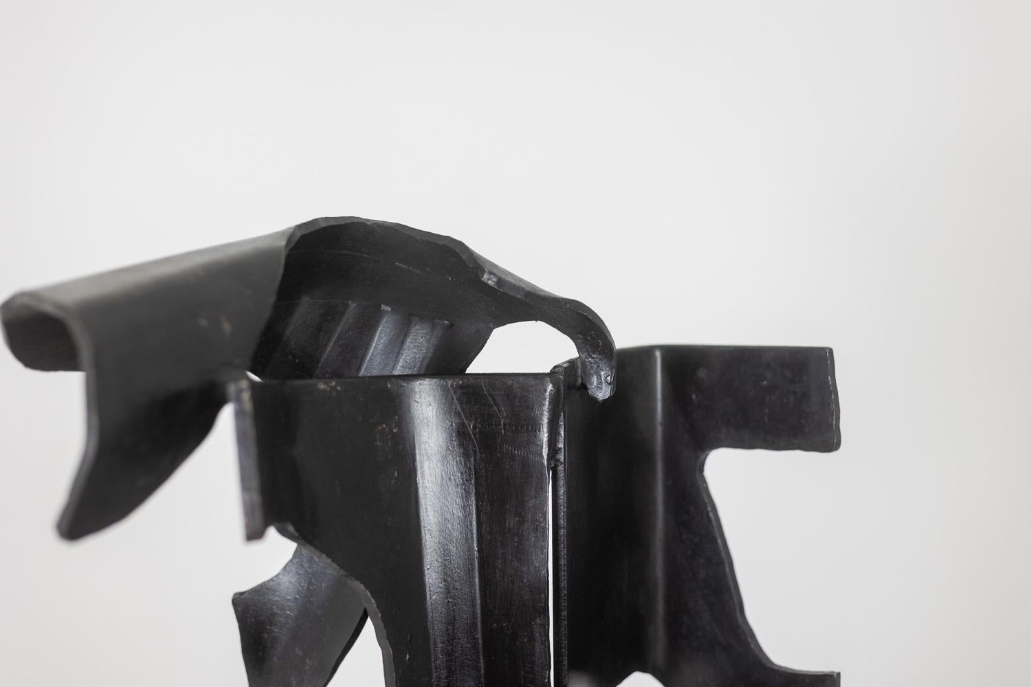 Jean Campa. Escultura vertical de metal patinado. 1980s. en venta 5