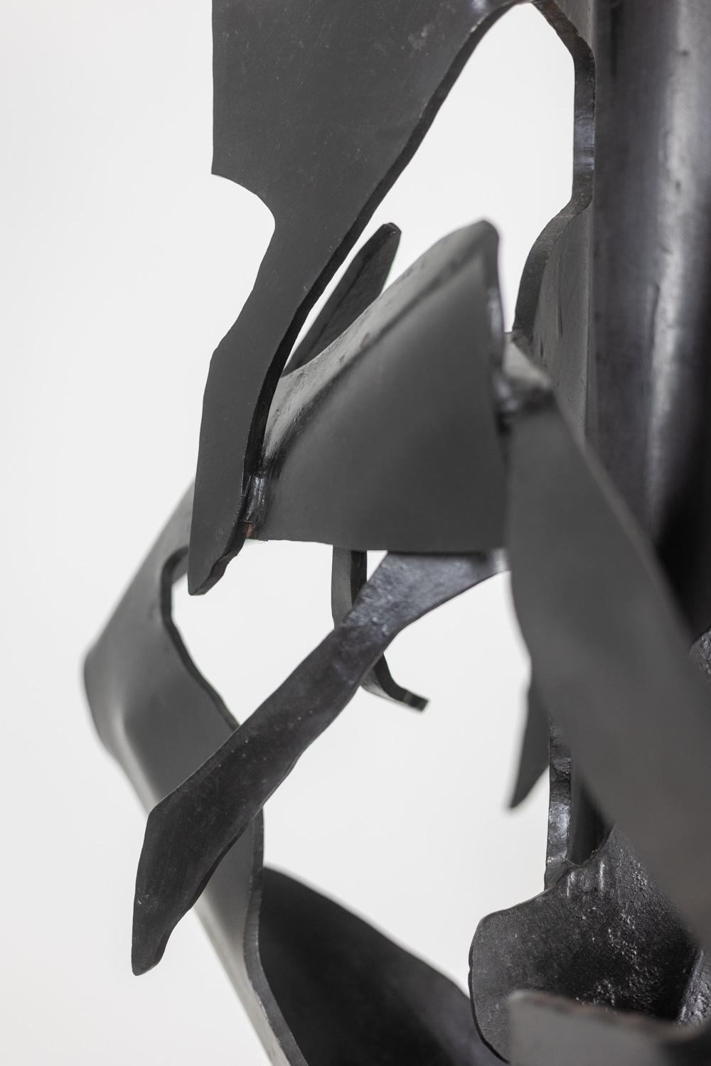 Jean Campa. Escultura vertical de metal patinado. 1980s. en venta 1