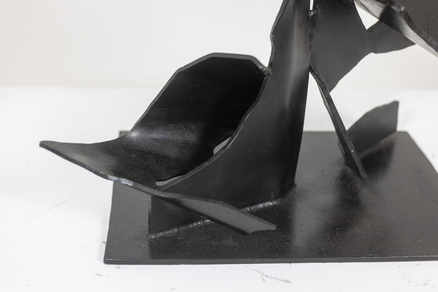 Jean Campa. Escultura vertical de metal patinado. 1980s. en venta 2