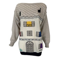 Charmantes Haus mit Katzenpullover aus Leinenstrick mit Appliquen von Jean-Charles de Castelbajac