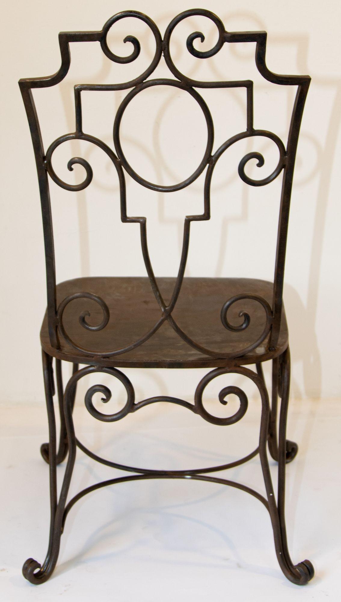 Jean-Charles Moreux style hand forged wrought iron Hollywood Regency accent garden chair.
The side chair is very well made; sturdy and heavy, wrought iron hand forges of unusual decorative pattern.
Featuring curvaceous use of hammered wrought iron