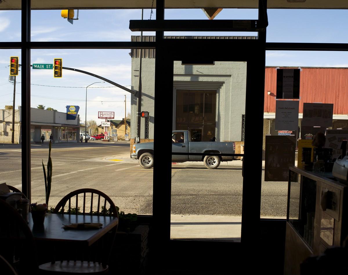 Jean-Christophe Béchet Color Photograph – Eureka, USA