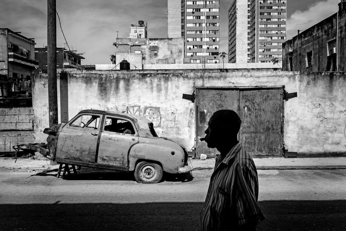 Jean-Christophe Béchet Figurative Photograph - Habana Song #30, La Havane, Cuba