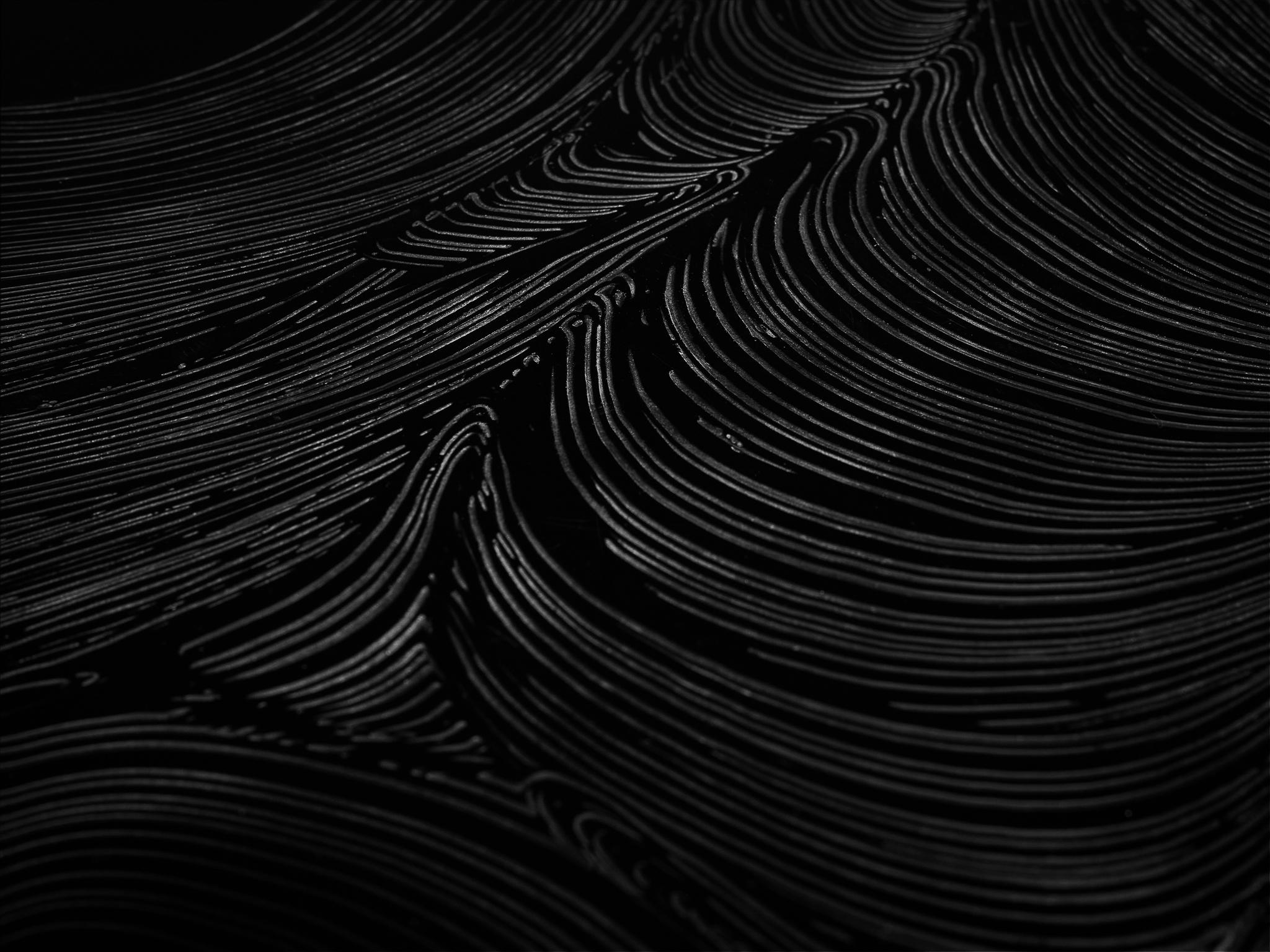 Postmoderne Table basse Jean Claude Dresse en résine foncée avec motif organique en vente