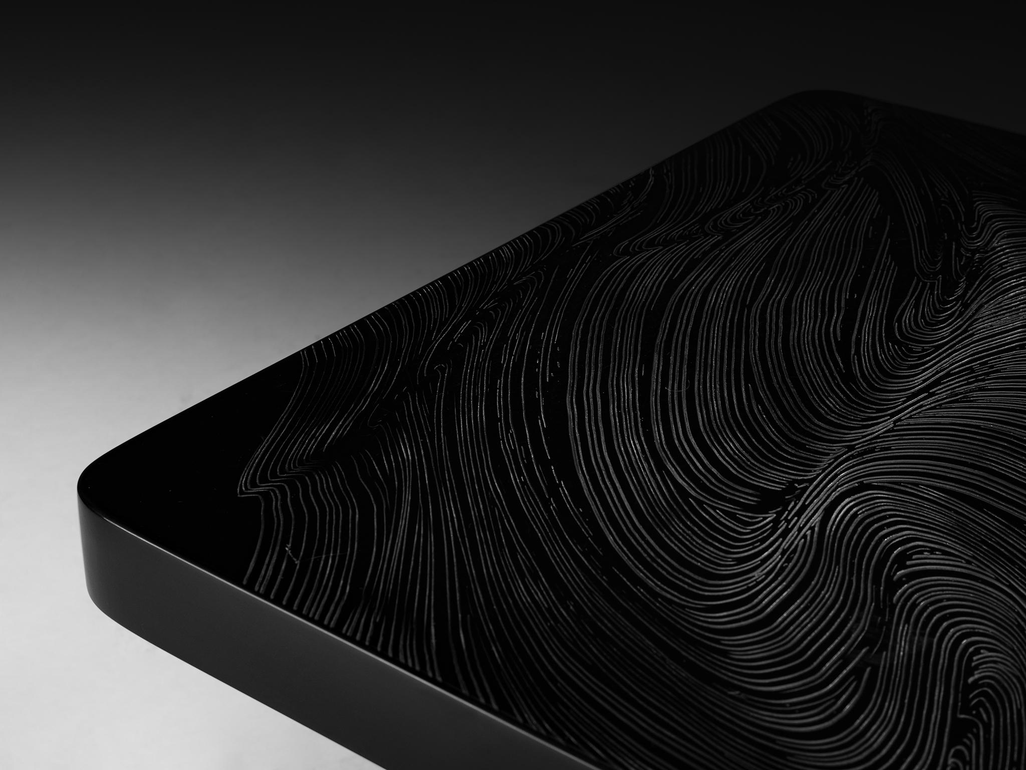 Acier Table basse Jean Claude Dresse en résine foncée avec motif organique en vente