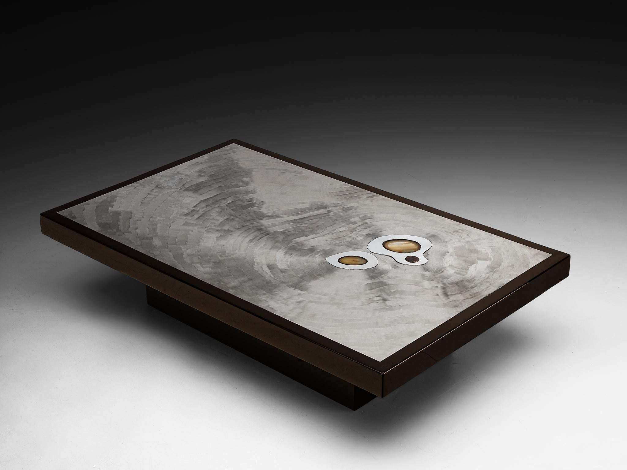 Jean Claude Steele, table basse, acier inoxydable, agate, résine, bois, Belgique, 1970

Cette étonnante table basse de l'artiste-designer belge Jean Claude Dresse est un chef-d'œuvre du design des années 1970, fusionnant harmonieusement une forme