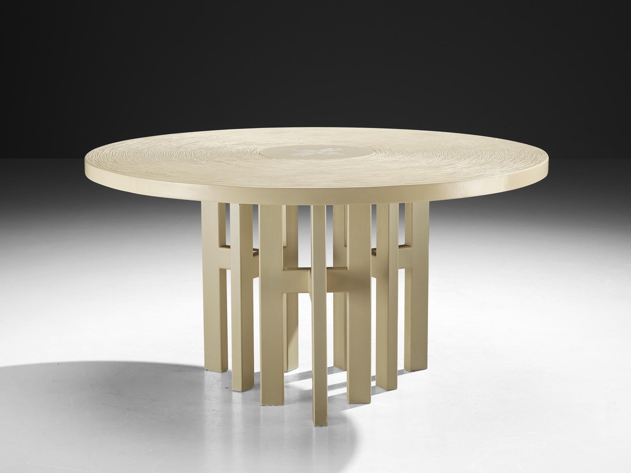 Jean Claude Dresse Table de salle à manger ou de centre en résine Off-White en vente 3