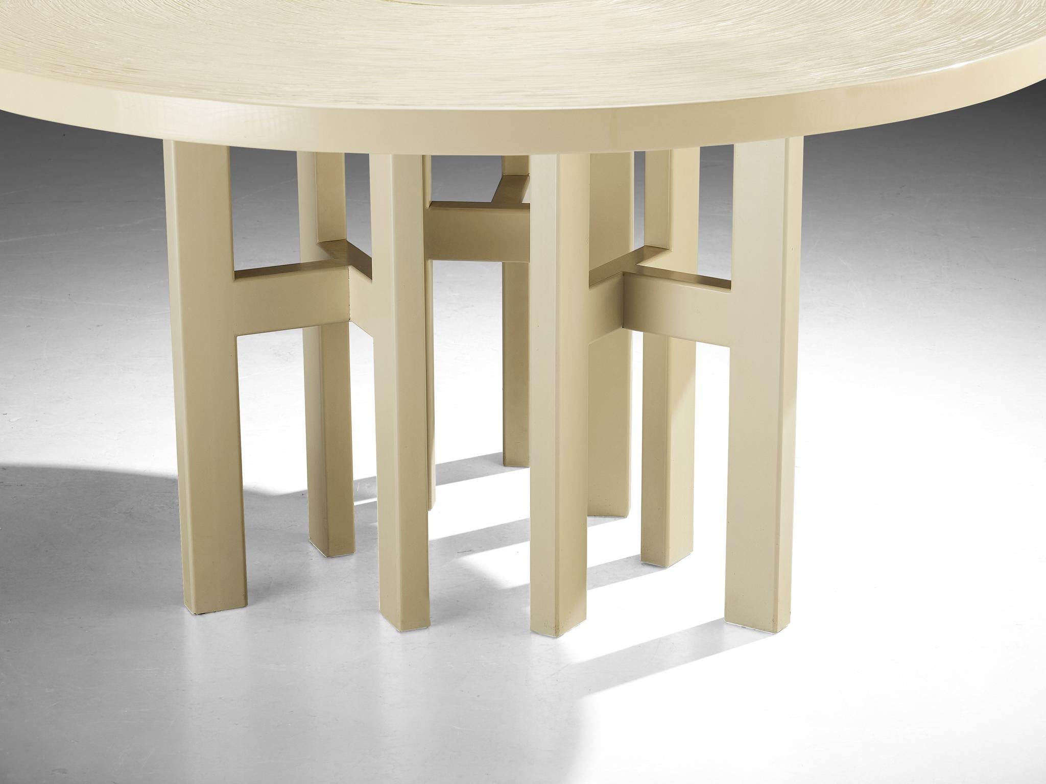 Acier Jean Claude Dresse Table de salle à manger ou de centre en résine Off-White en vente