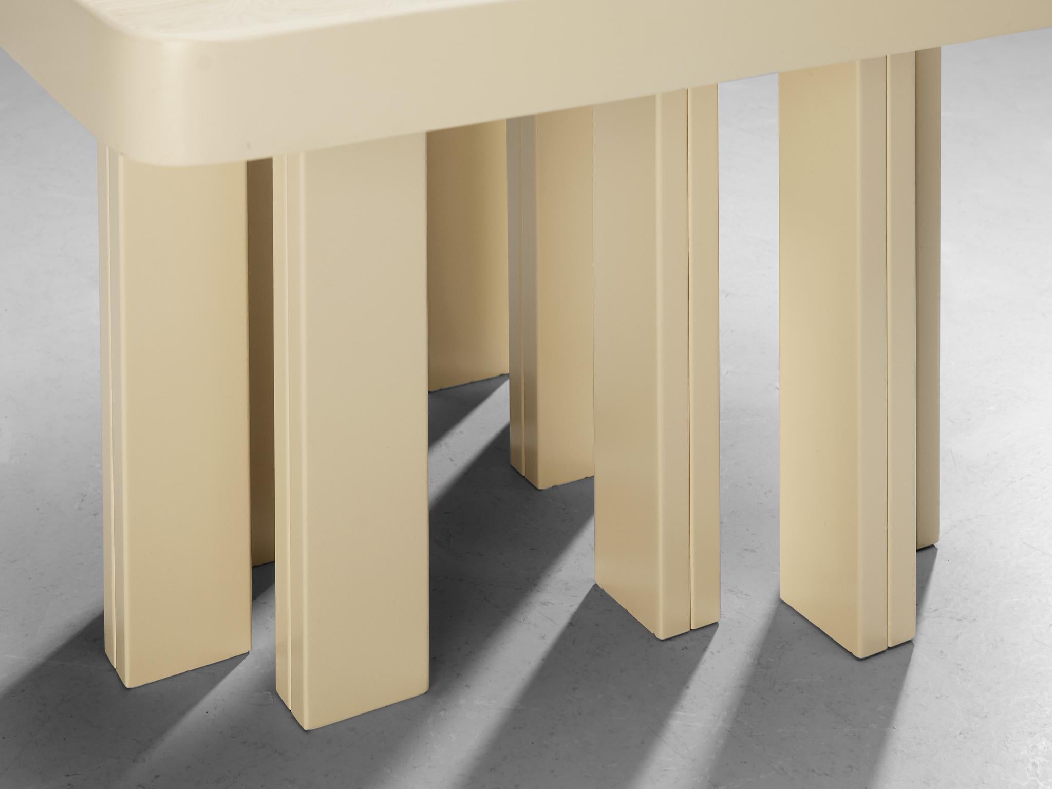 Fin du 20e siècle Jean Claude Dresse Paire de tables basses en résine avec incrustation d'os  en vente