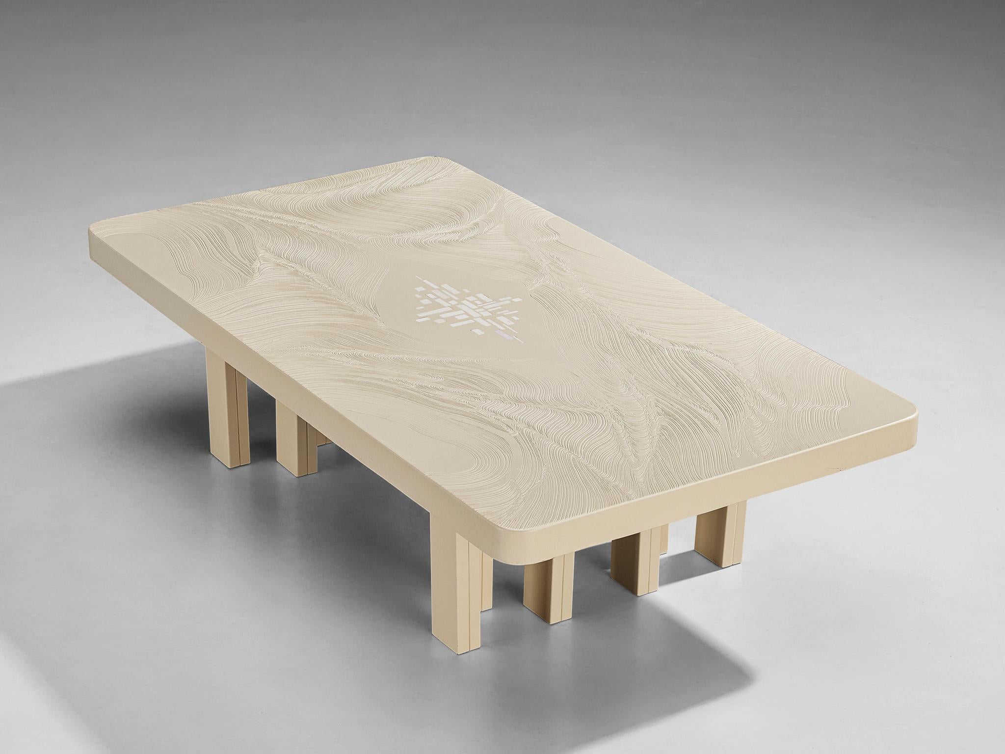 Jean Claude Dresse Rechteckiger Couchtisch aus Off-White-Harz (Moderne der Mitte des Jahrhunderts) im Angebot